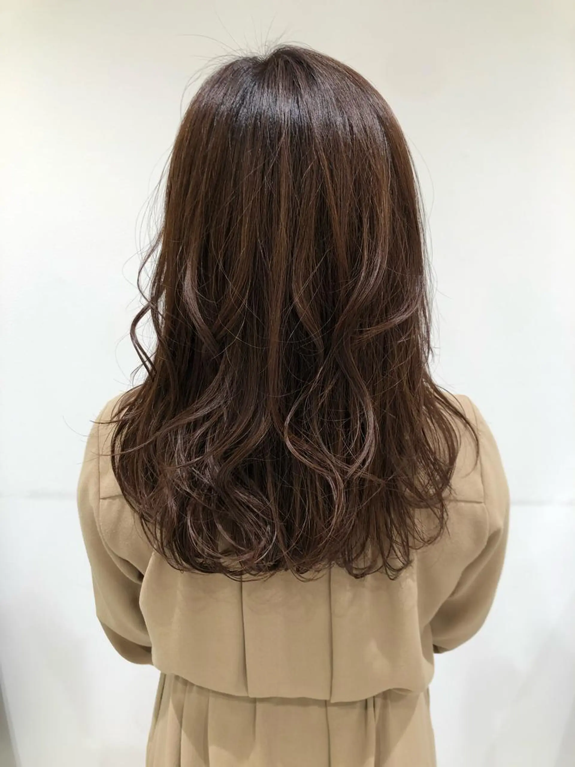 セミロング カラー ルシードスタイルリコット所属・横山 穂高のヘアスタイル