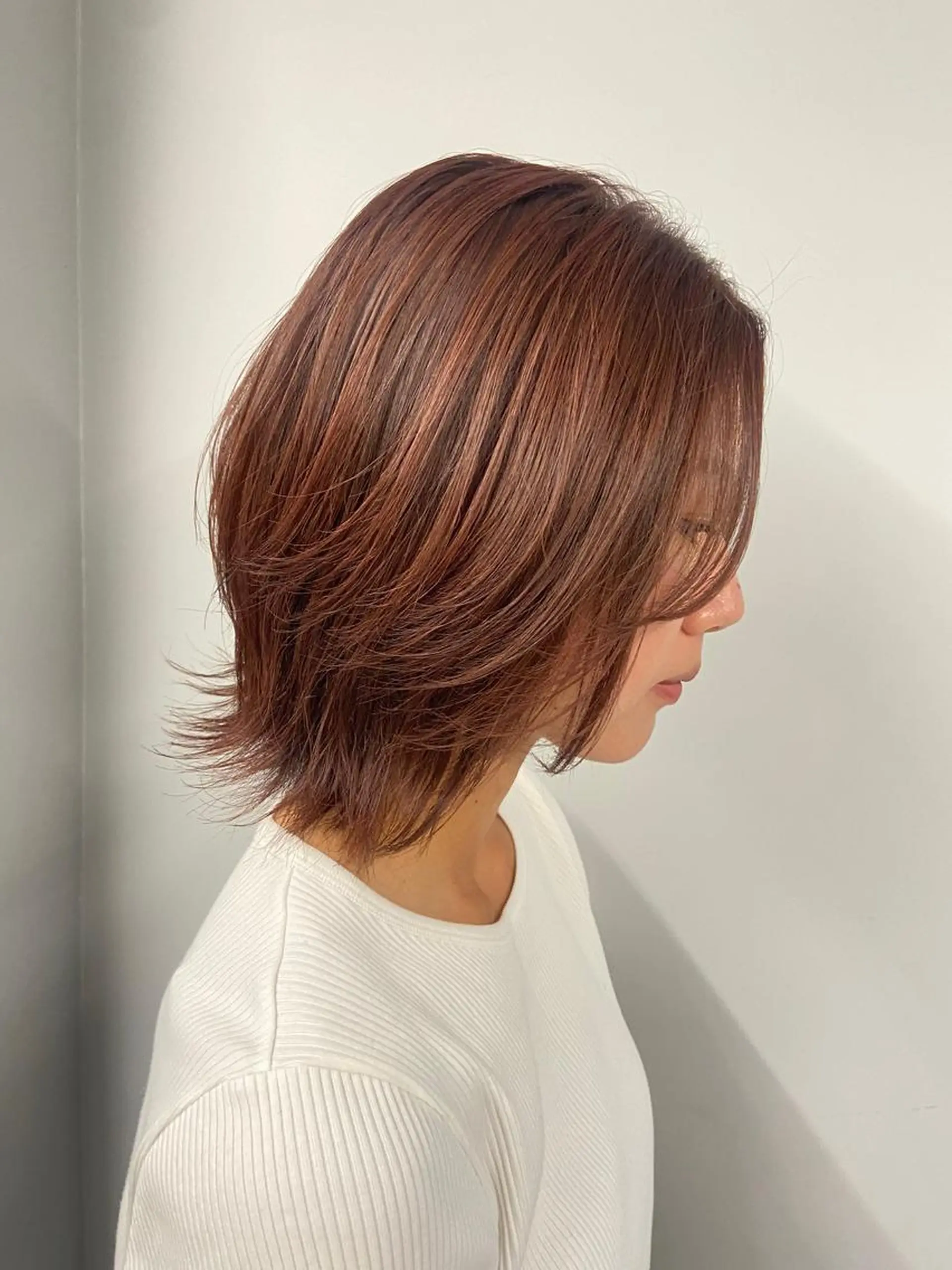 ミディアム カラー natsumi / N°ariaのヘアスタイル