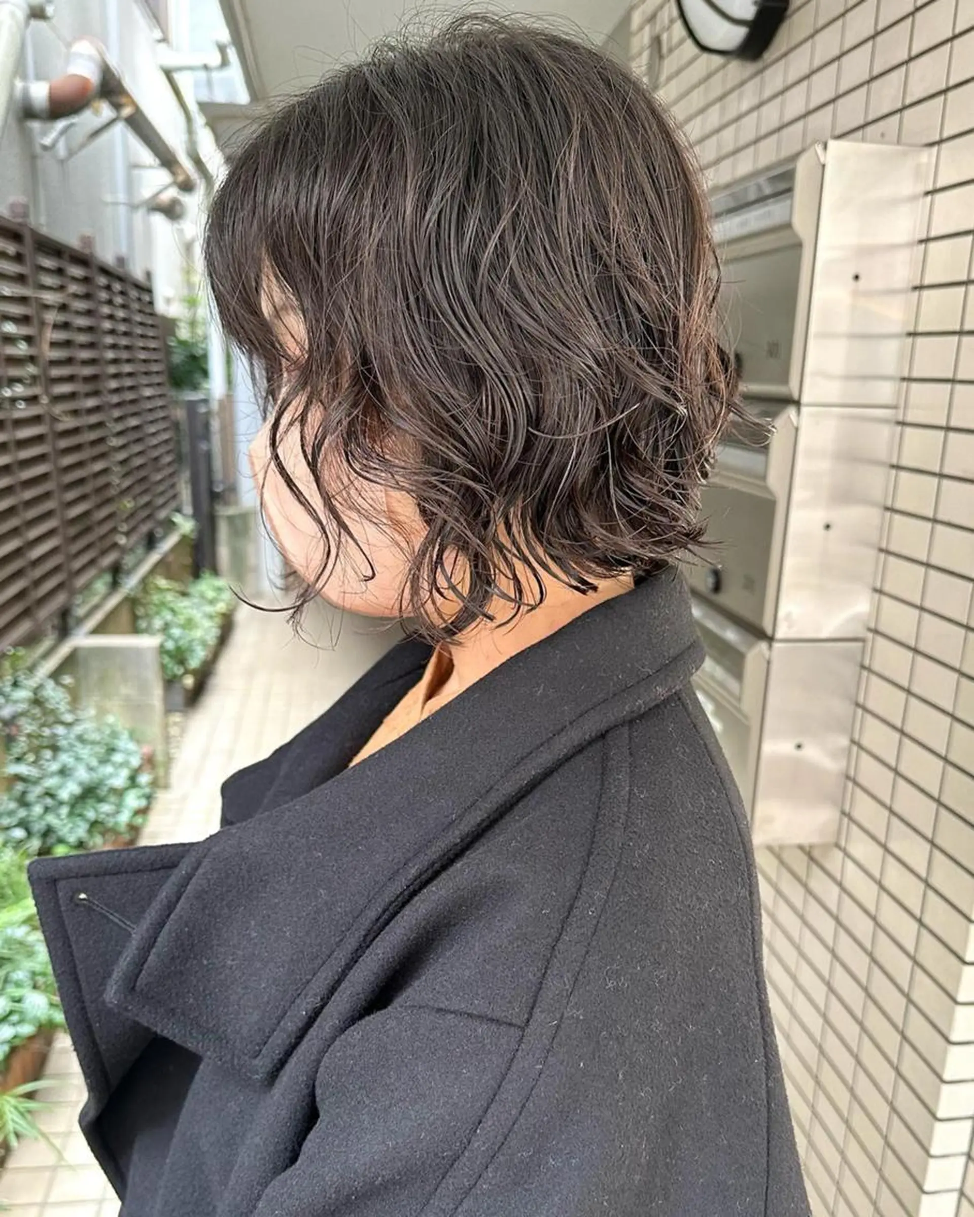 ショート カラー パーマ 切りっぱなしボブ 前下がりボブ ショートボブ 黒髪 ハイトーンカラー 銀座No.1髪質改善 縮毛矯正/本木のヘアスタイル