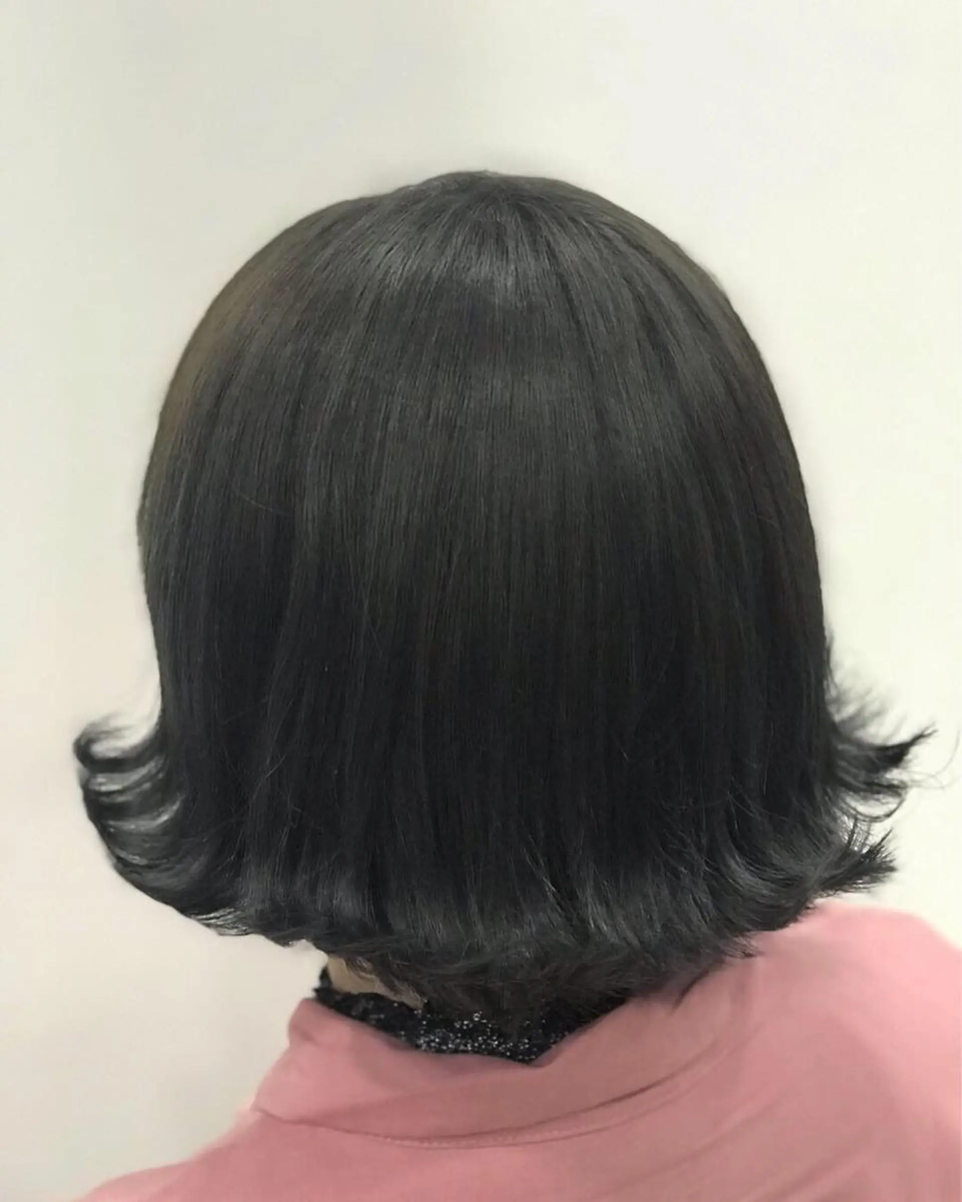 ショート カラー ブリーチ グレージュ ハイライトカラー ネイビーカラー ハイライト 佐山 聖玲奈のヘアスタイル