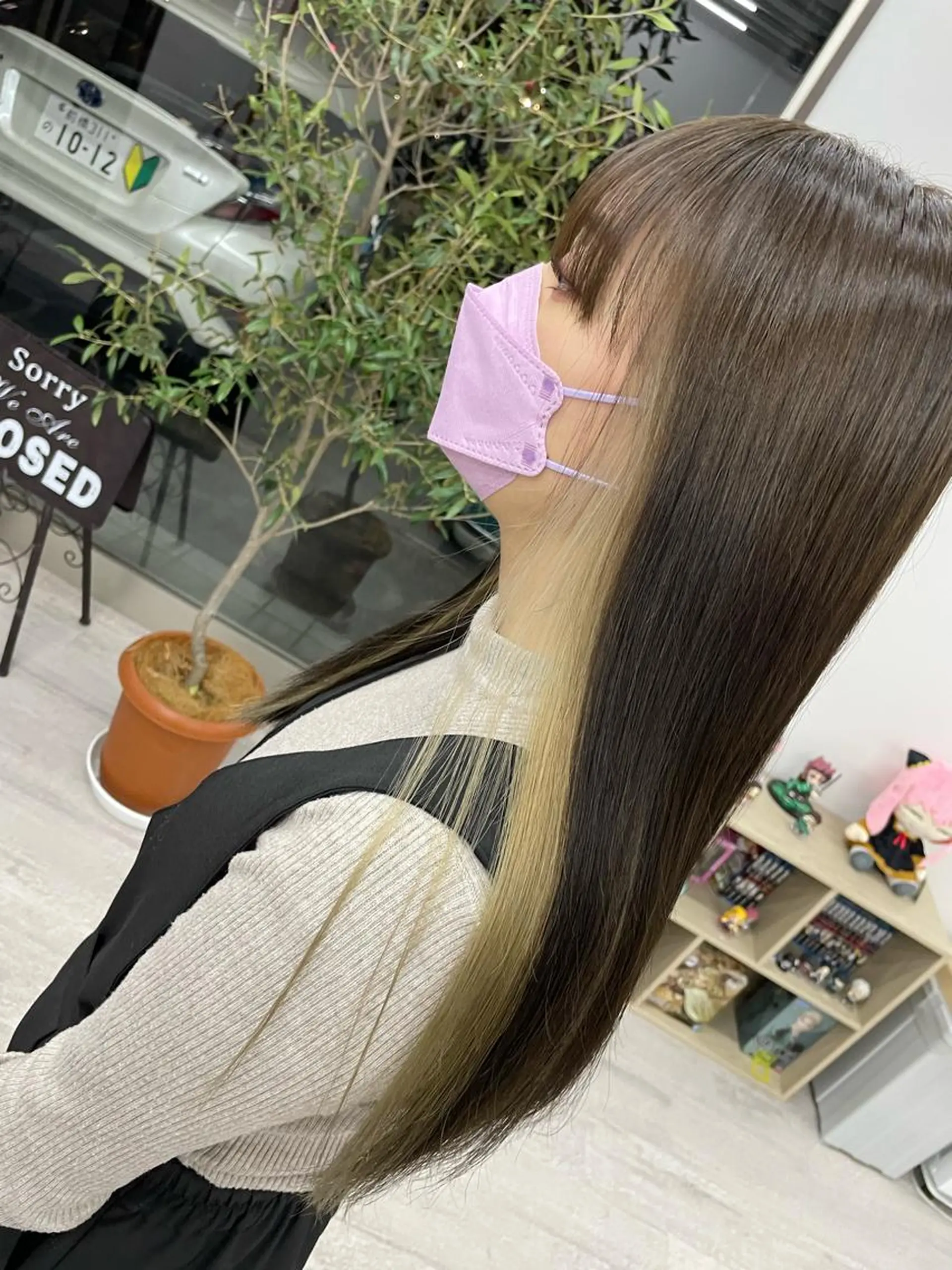 カラー ベージュカラー ブリーチ イヤリングカラー インナーカラー ホワイトベージュ オノ アカネのヘアスタイル