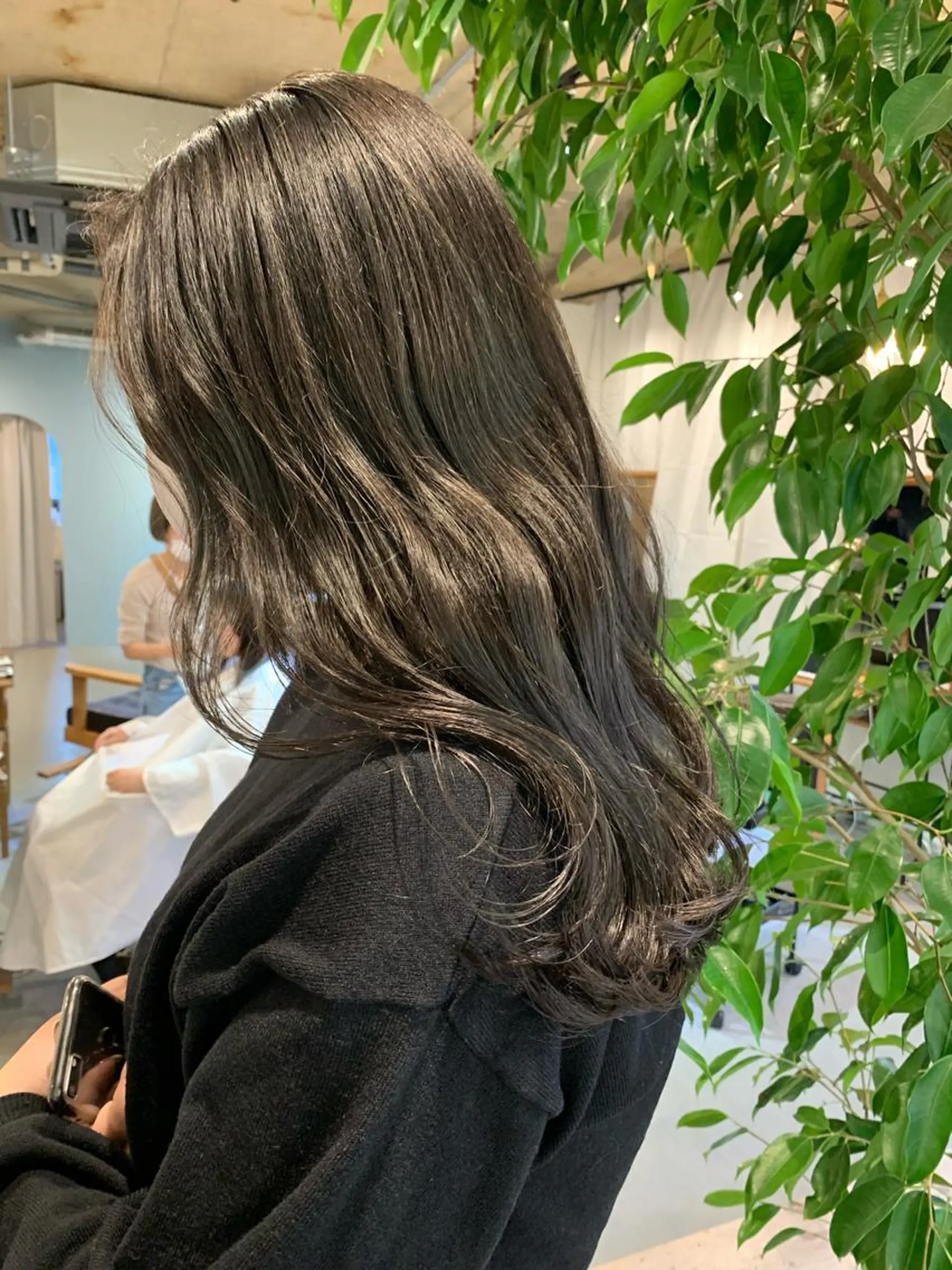 ロング カラー アディクシーカラー ブリーチ イヤリングカラー グラデーションカラー ハイライトカラー ブリーチなしカラー 🌿‬脇黒丸 彩のヘアスタイル