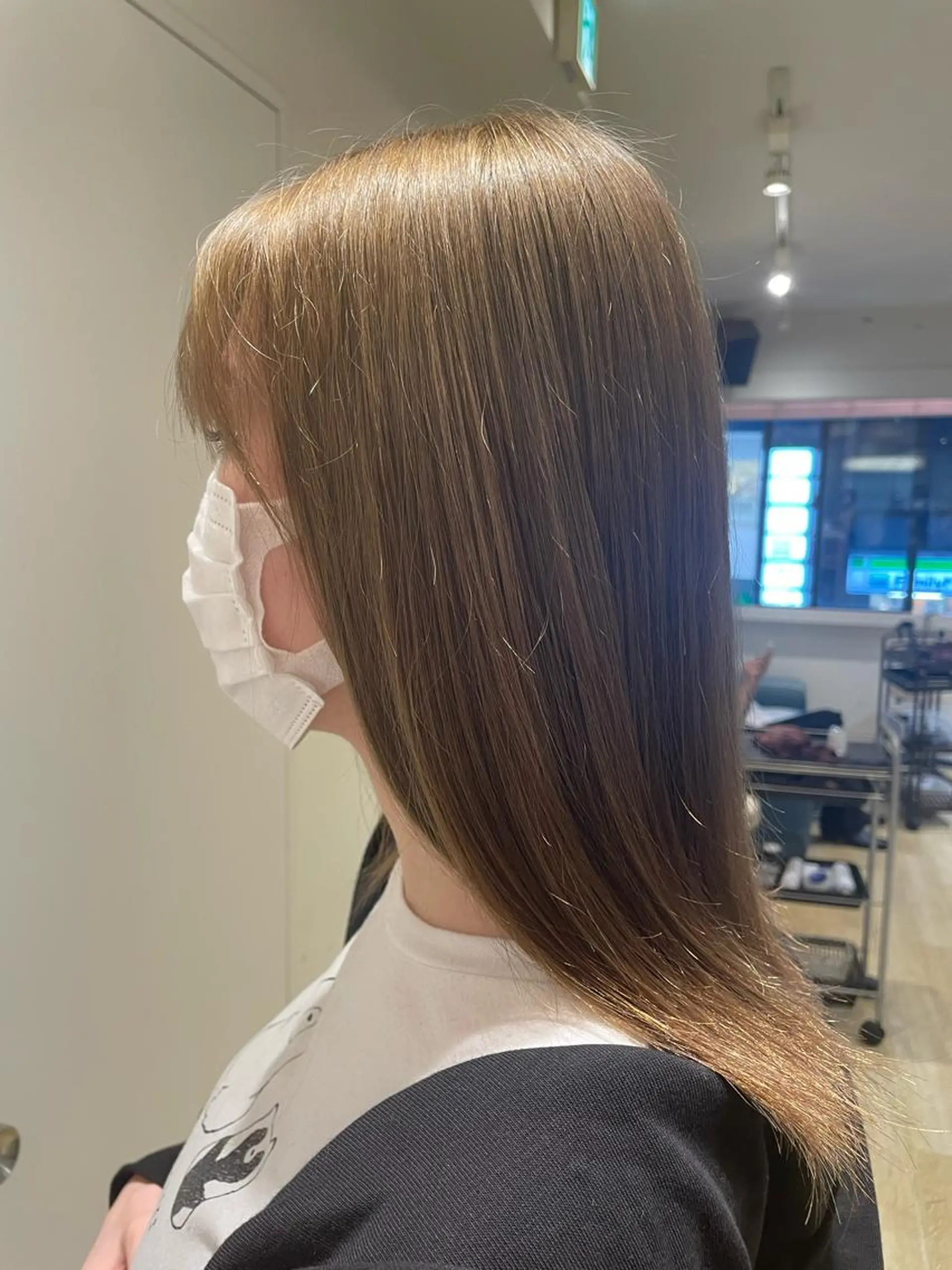 ロング カラー ベージュカラー ミルクティーベージュ 新宿　副店長 新井彩斗のヘアスタイル