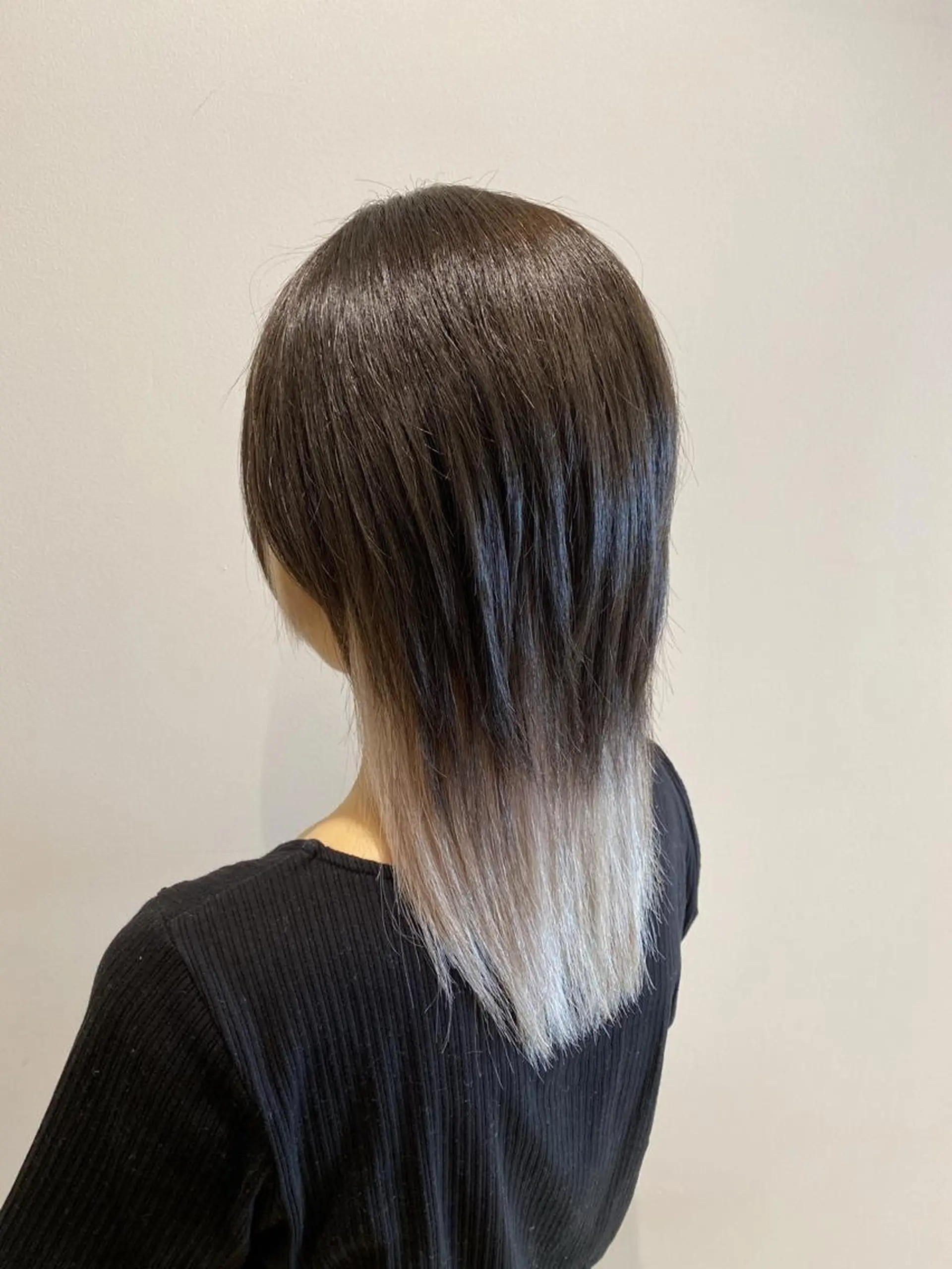 セミロング カラー ブリーチ シルバー ホワイトシルバー カット ヘアカラー トリートメント 艶髪🌿美髪 大塚礼乃【西荻窪】のヘアスタイル