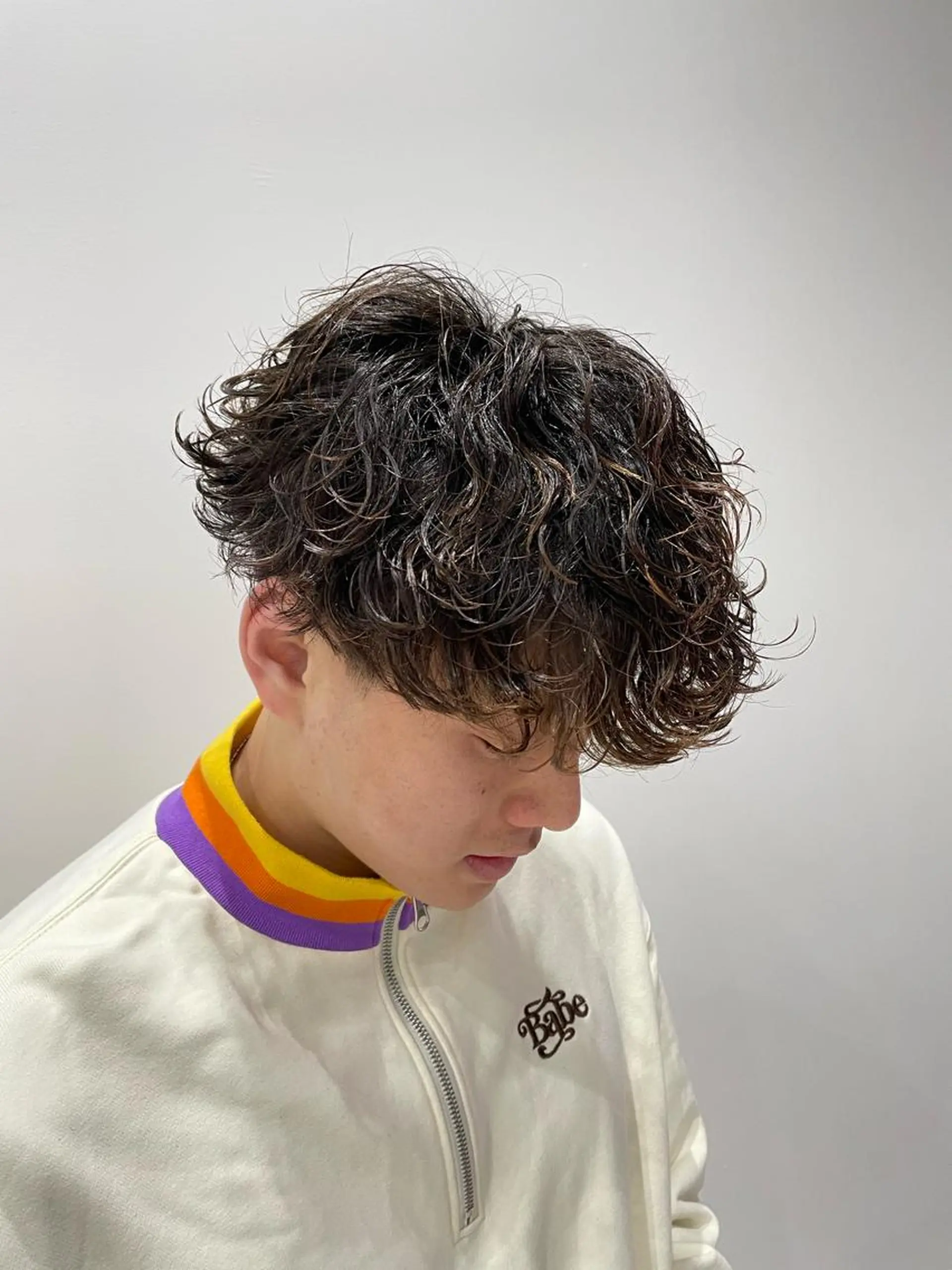 ミディアム パーマ メンズ カット 🔥縦落ちツイスパ 🔥鈴木健紀のヘアスタイル