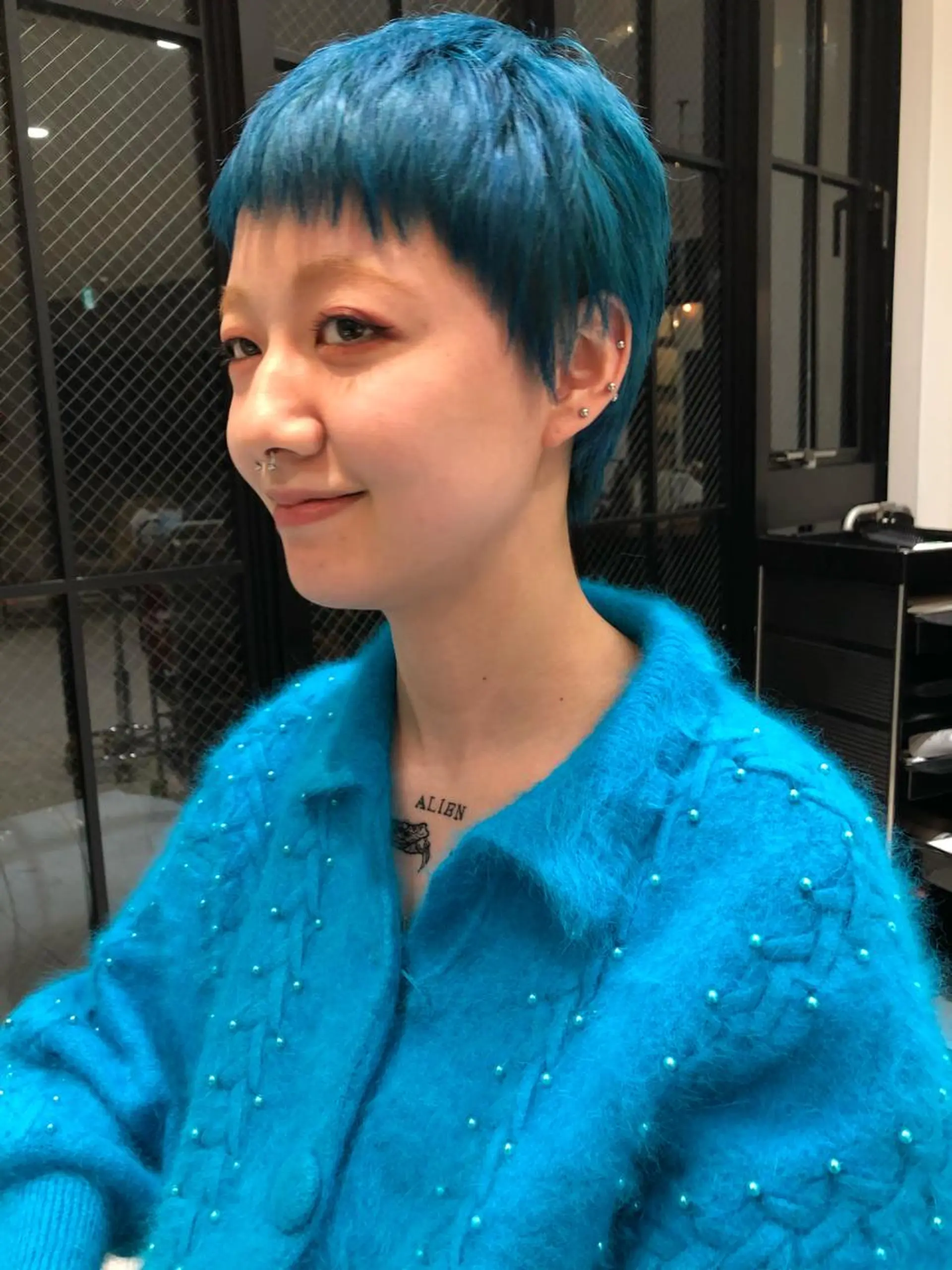 ショート カラー ブリーチ ブルーカラー ミヤギ リュウキのヘアスタイル