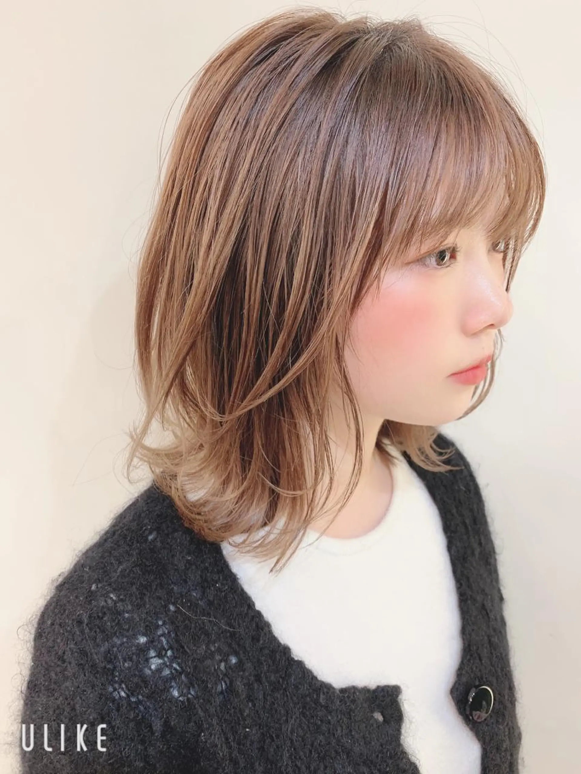 ミディアム レイヤーカット 外ハネヘア 岡本雅也 ショートボブレイヤーのヘアスタイル