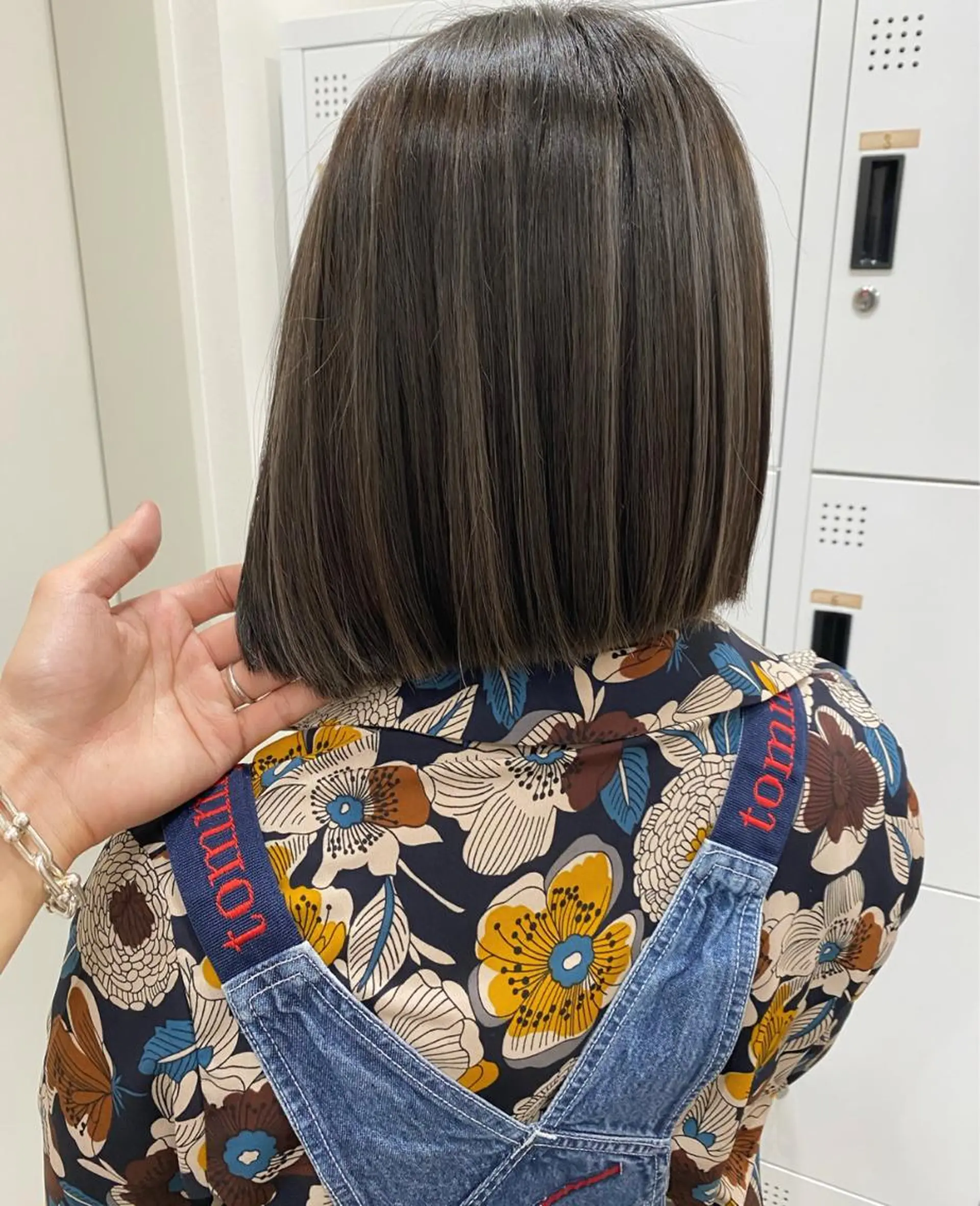 ミディアム カラー パーマ ヘアアレンジ メンズ キッズ ネイル マツエク・マツパ カット ヘアカラー ハイライト、レイヤー カット/西梅田/中西のヘアスタイル