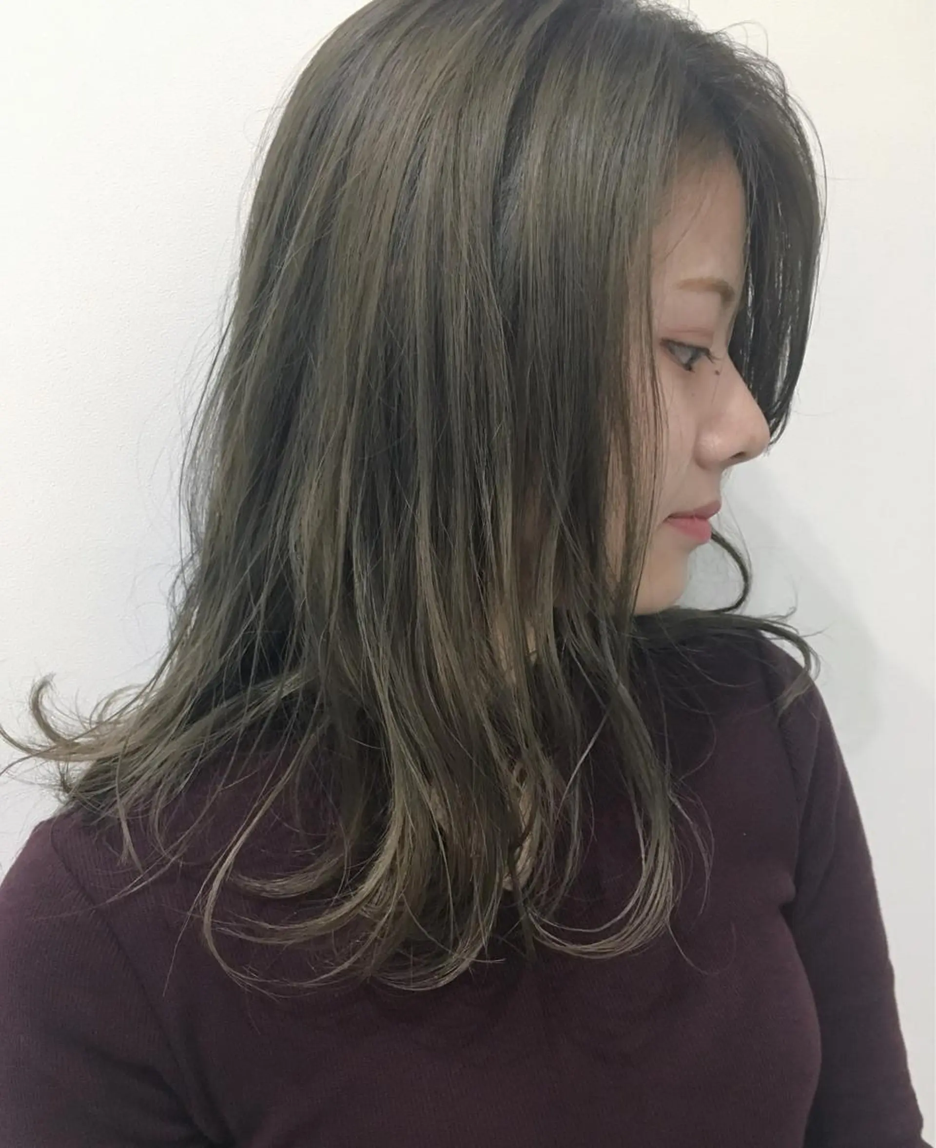 セミロング カラー ベージュカラー フォギーベージュ イルミナカラー tipi 香椎・千早のヘアスタイル