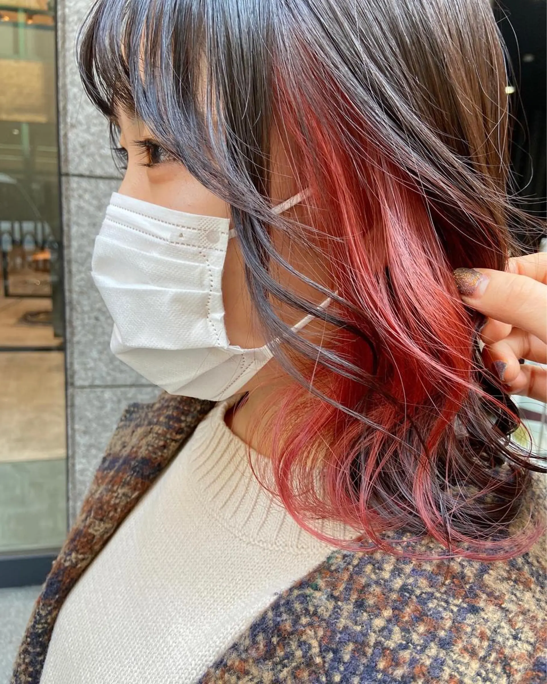ミディアム カラー イヤリングカラー レッドカラー ノイシキ サキのヘアスタイル