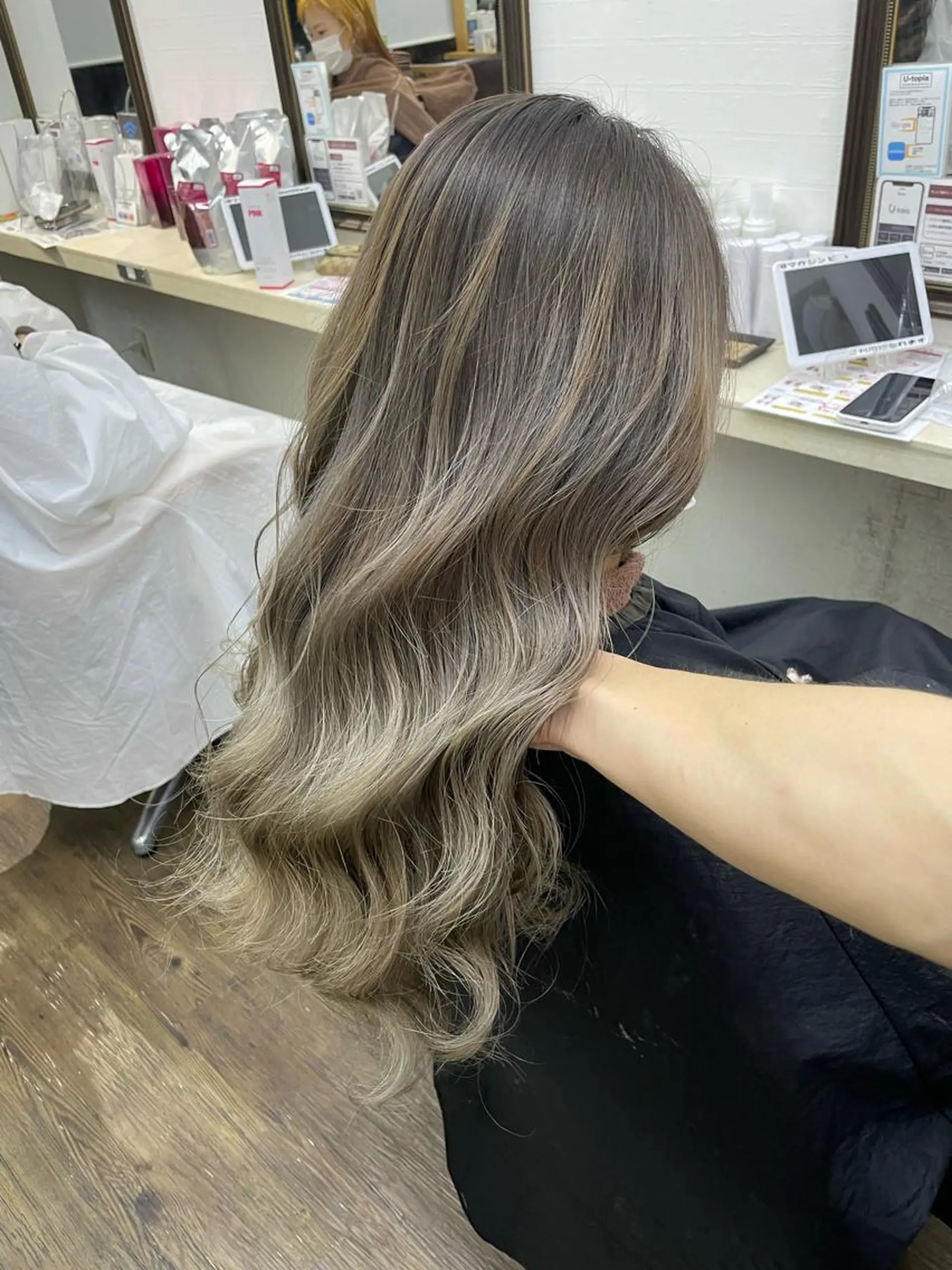 セミロング カラー ヒカ/外国人風 デザインカラーのヘアスタイル