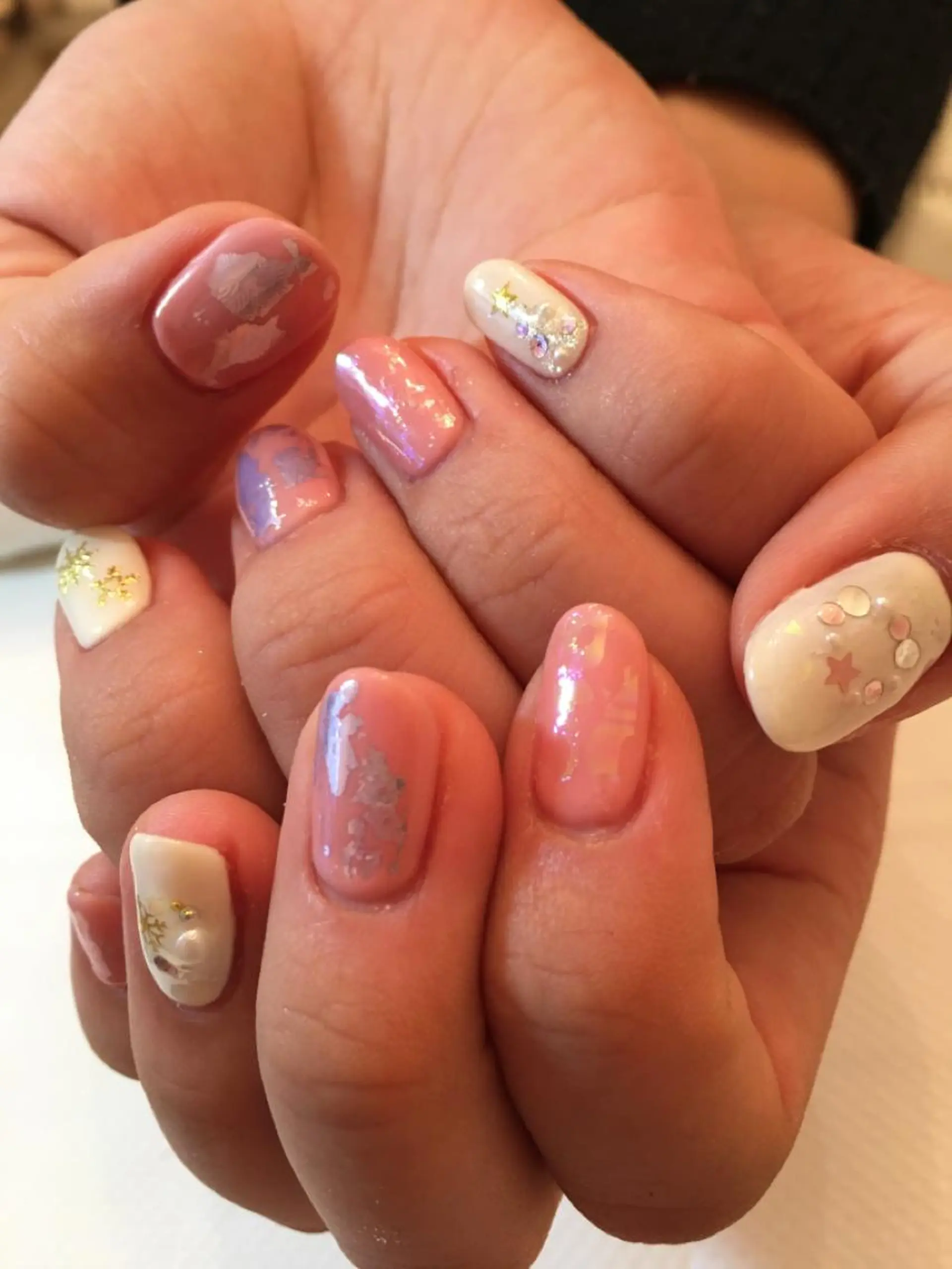 ネイル ピンク ホワイト 冬ネイル クリスマス ネイルサロン ショコラのネイルデザイン