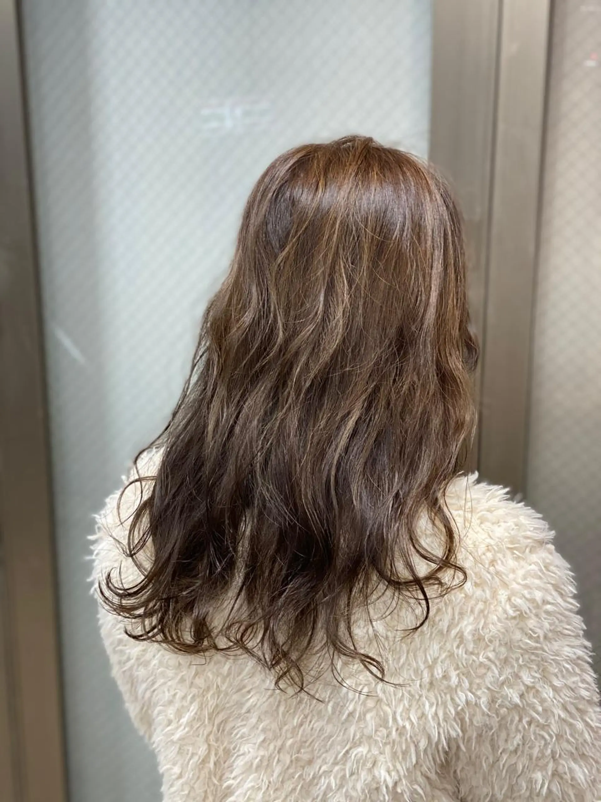 ロング カラー ベージュカラー ミルクティーベージュ 💎大人ハイライト 💎上杉一也💎のヘアスタイル