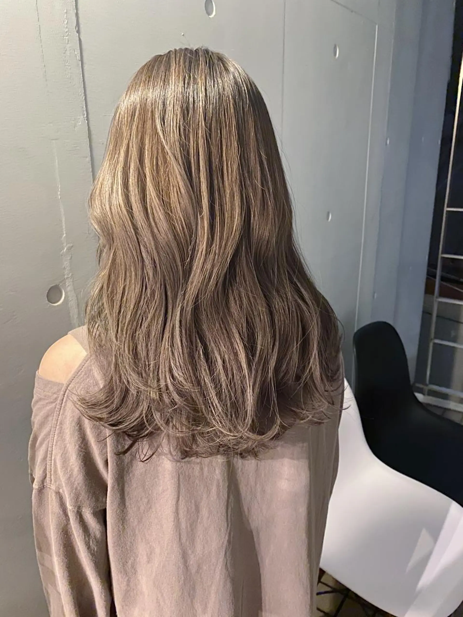 セミロング カラー アッシュ バレイヤージュ ベージュカラー 透明感カラー レイヤーカット ヘアカラー ✨ハイクオリティ✨ 山本香也のヘアスタイル
