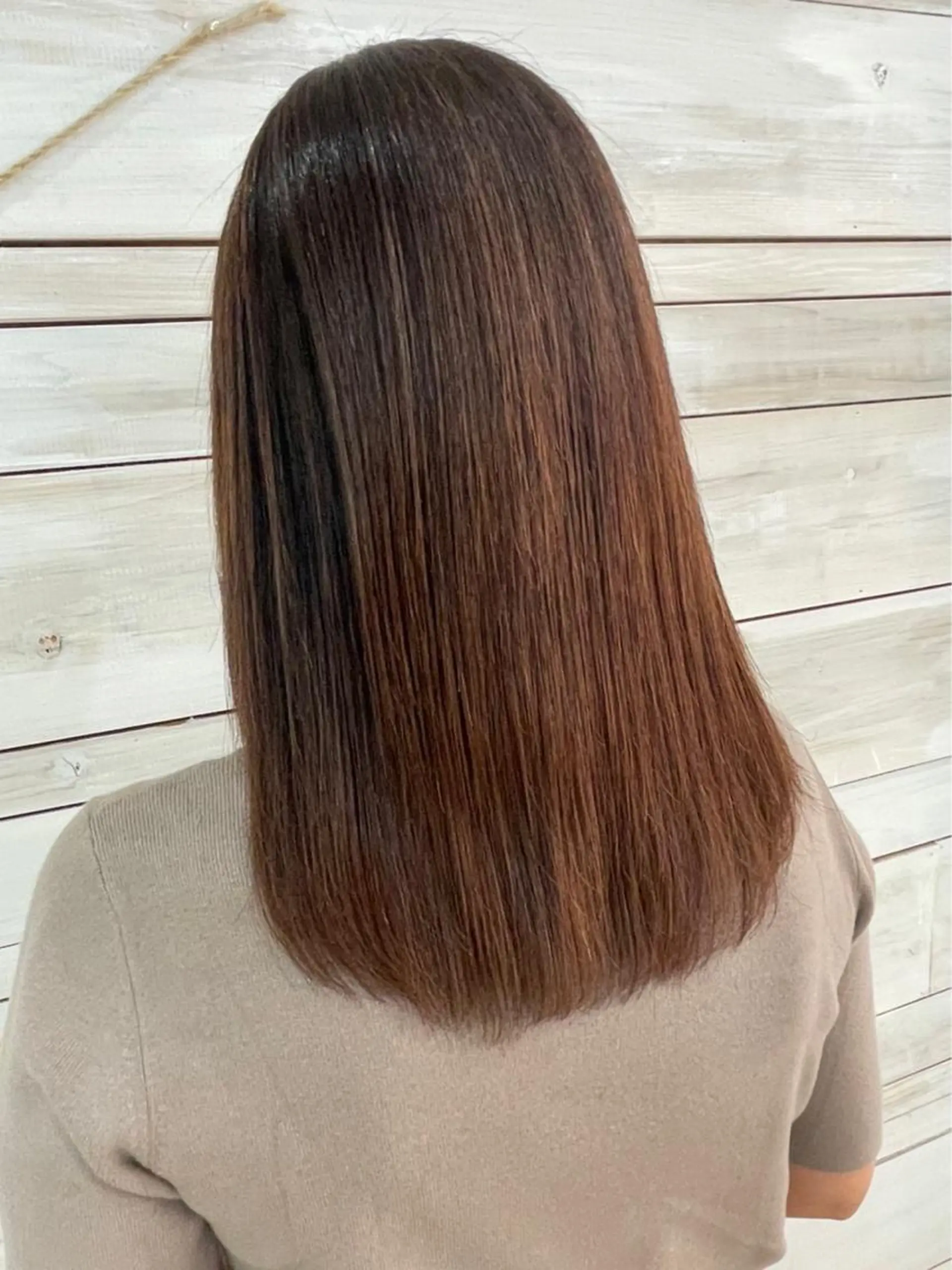セミロング 宮川 愛美のヘアスタイル