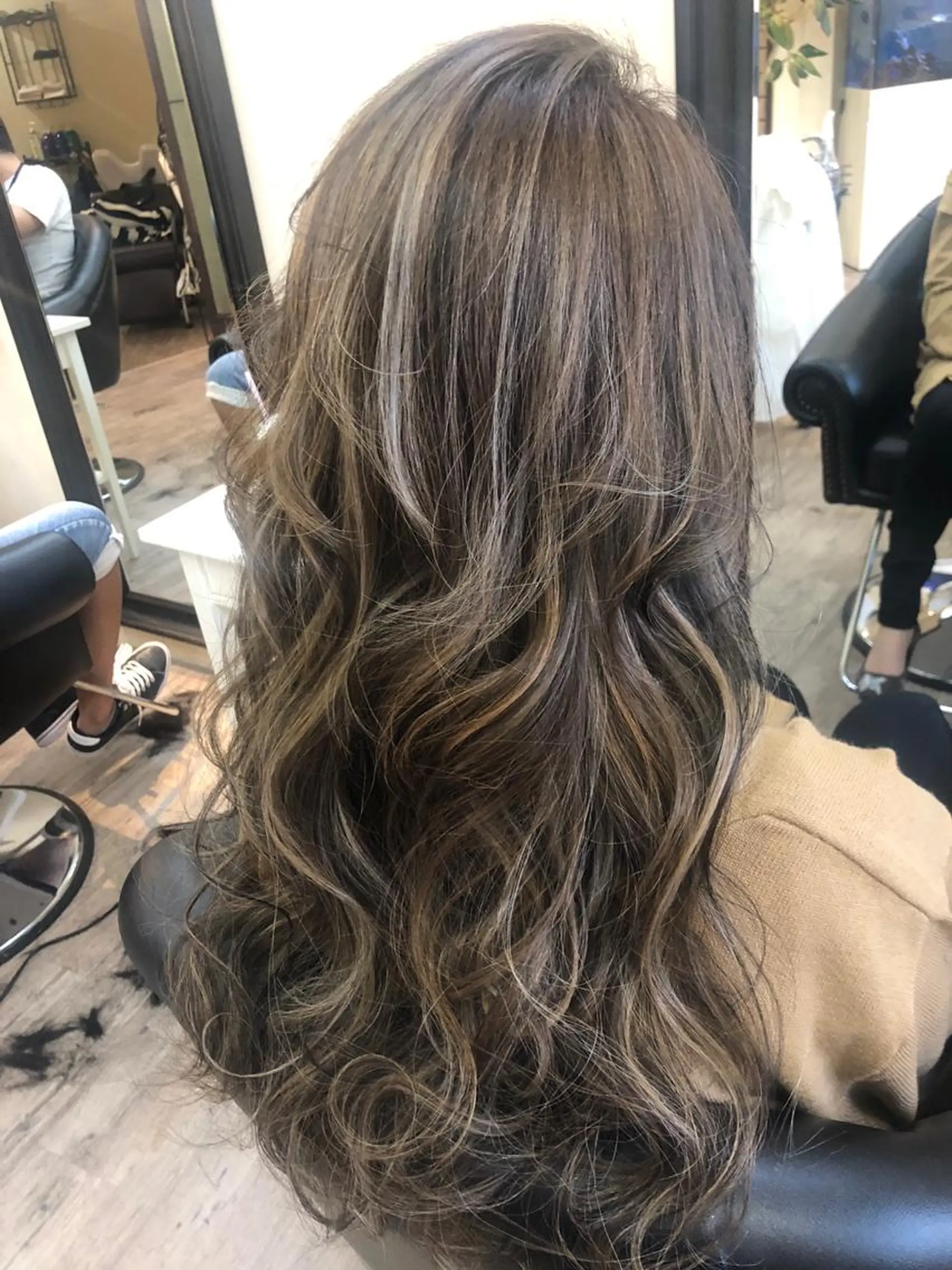 ロング カラー カット ヘアカラー パーマ トリートメント 鶴見 和美のヘアスタイル