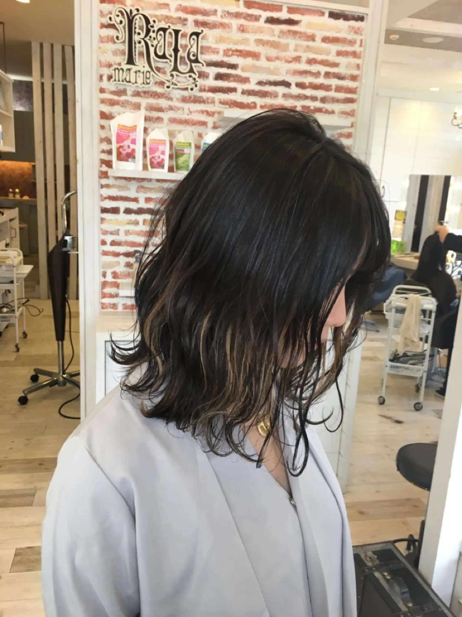 セミロング カラー ハイライトカラー ハイライト Crén by marie 真嘉比店所属・東恩納 誠のヘアスタイル