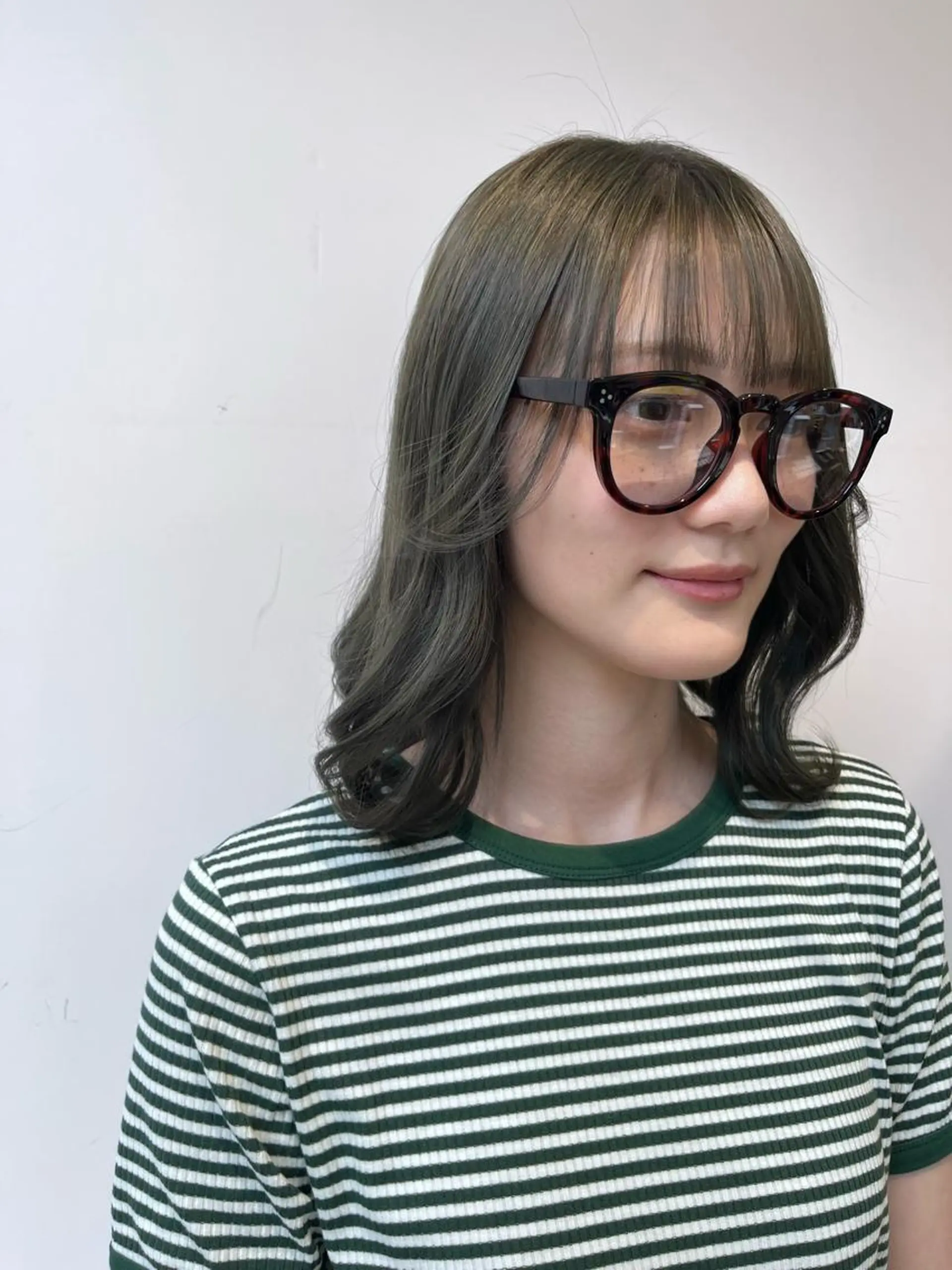 セミロング カラー ブリーチ オリーブグレー dogstar小林諒 レイヤー/パーマのヘアスタイル