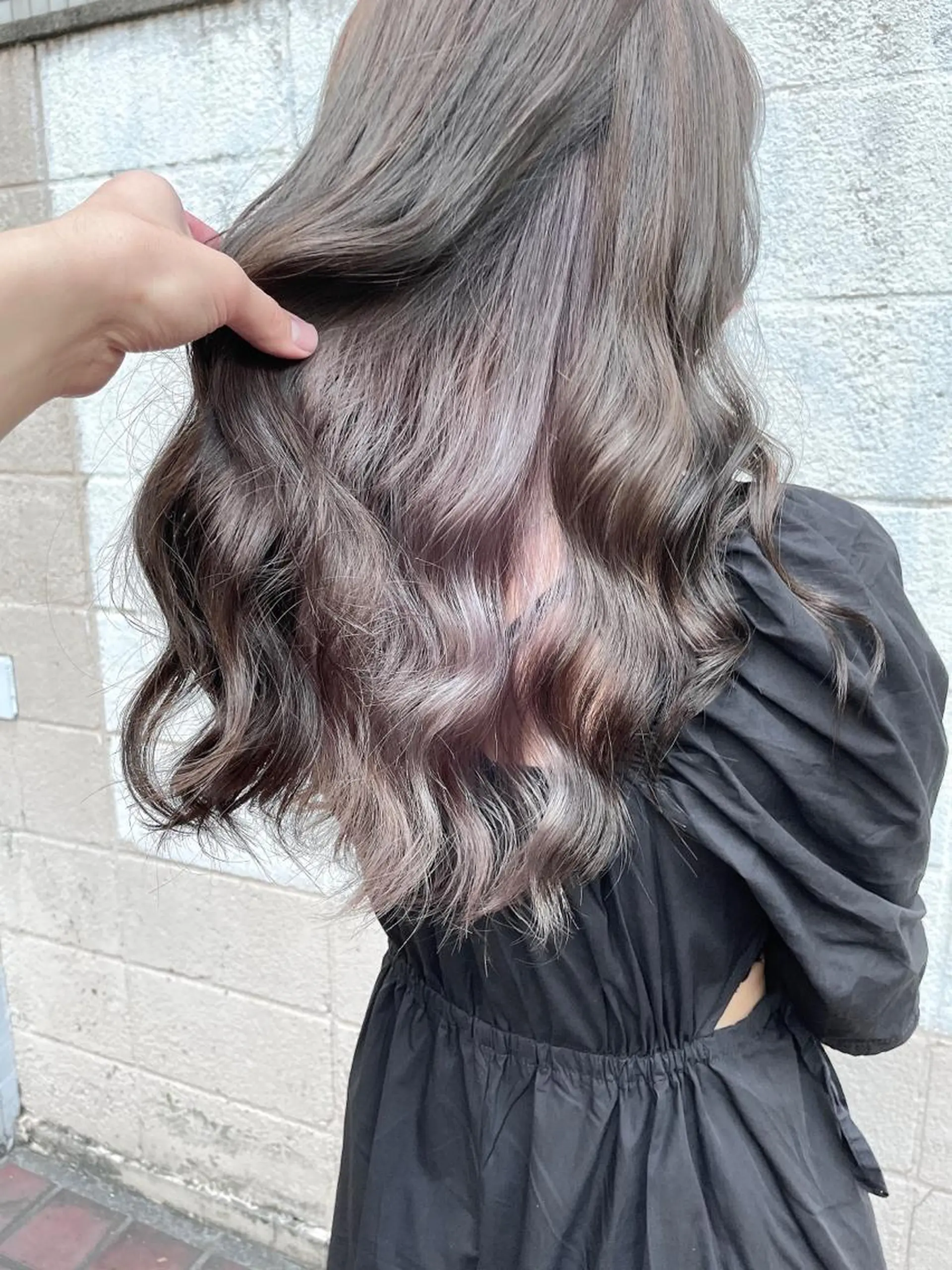 ロング カラー ブリーチ パープルカラー ヘアアレンジ にいた　かづしげのヘアスタイル