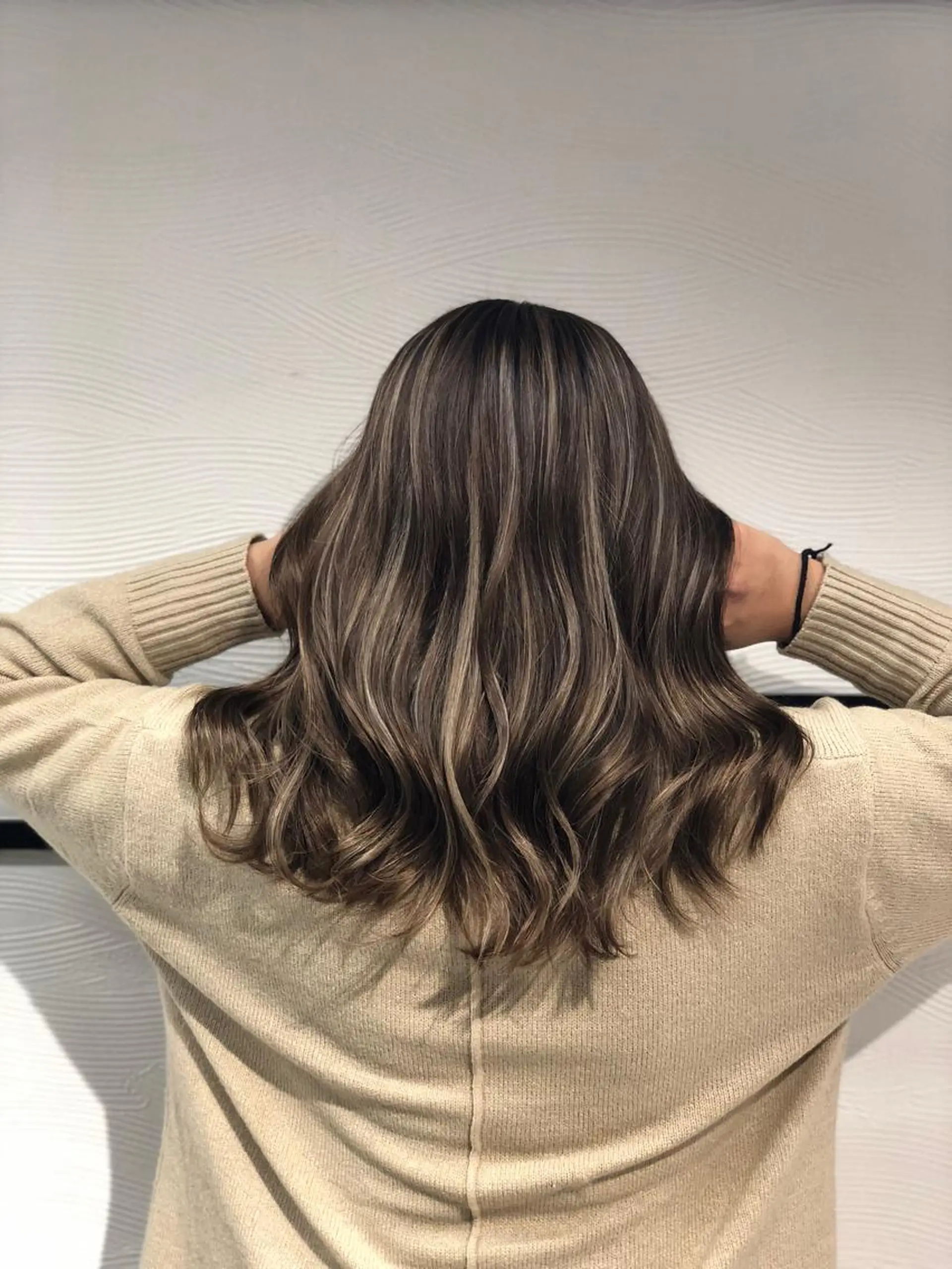 カラー ハイライトカラー レイヤーカット 早崎太生のヘアスタイル