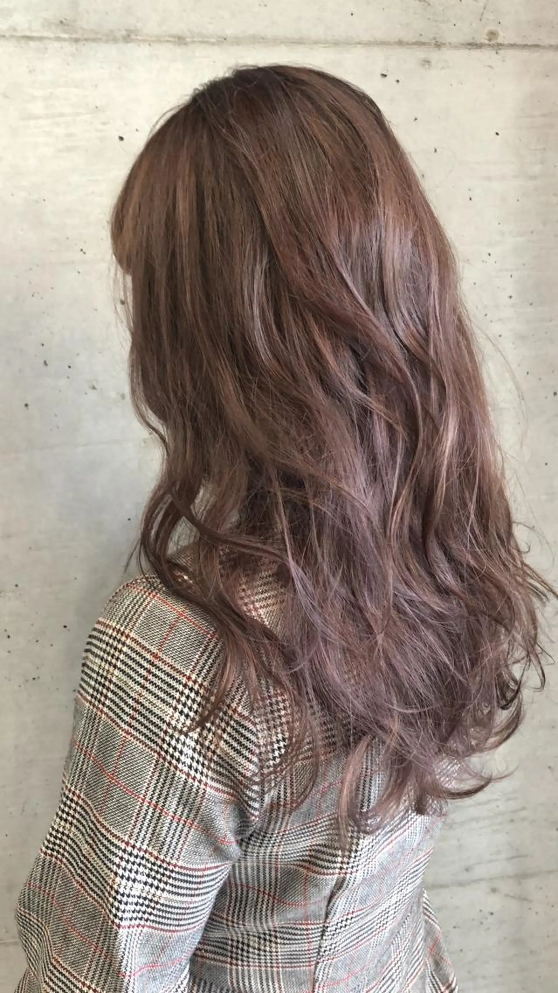 ロング カラー グレージュ ハイライトカラー ラベンダーカラー ラベンダーグレージュ ラベンダーグレー ヘアカラー 大栗 佑也  髪質改善のヘアスタイル