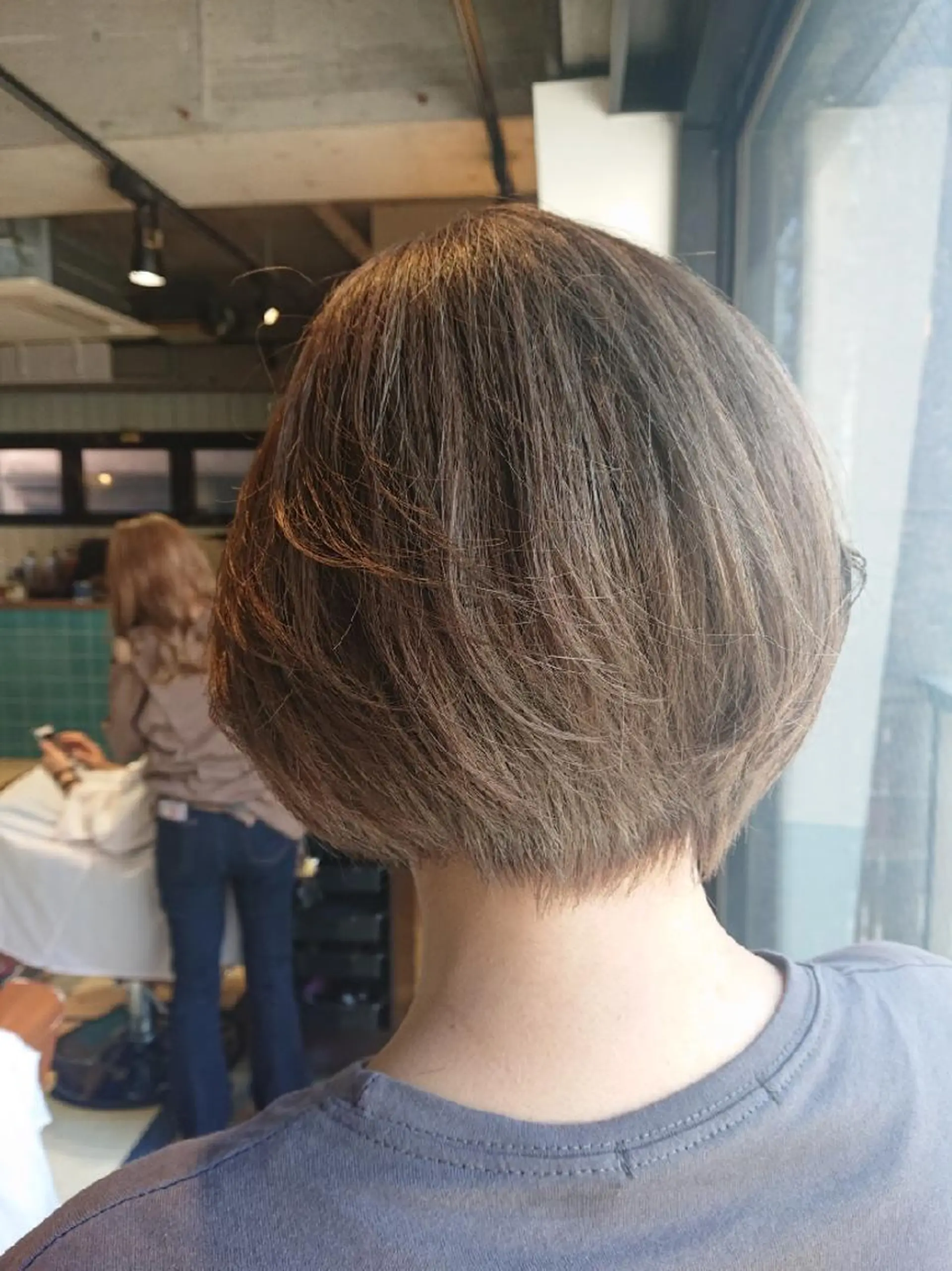 ショート alushe 岡 陽子のヘアスタイル