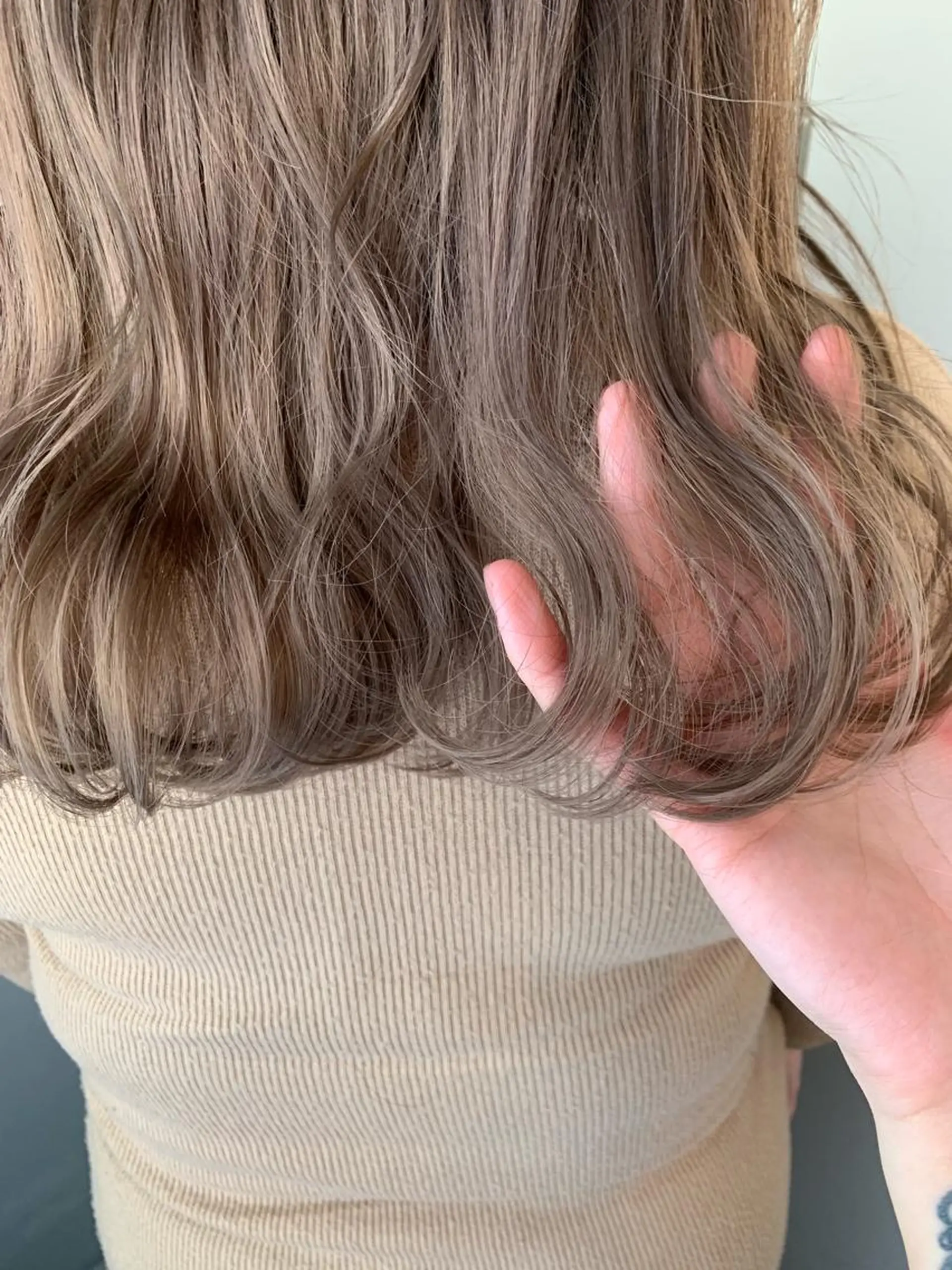 ロング カラー ヘアアレンジ 古賀 侑磨のヘアスタイル