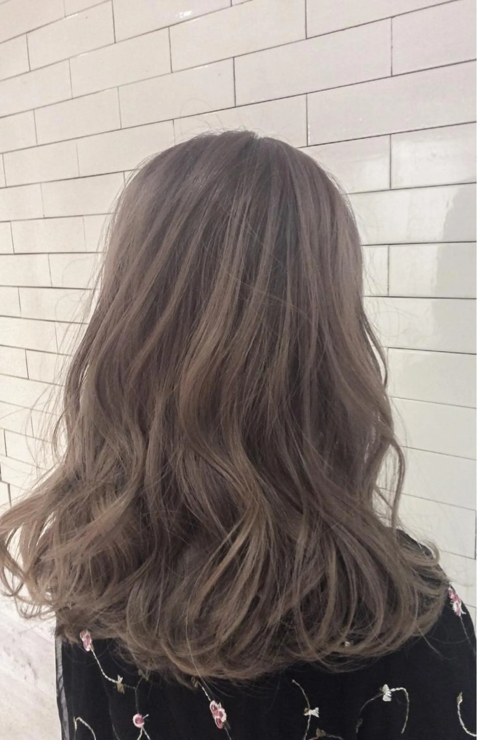 ミディアム カラー グレージュ ミルクティーグレージュ レイヤーカット× 髪質改善たもりのヘアスタイル