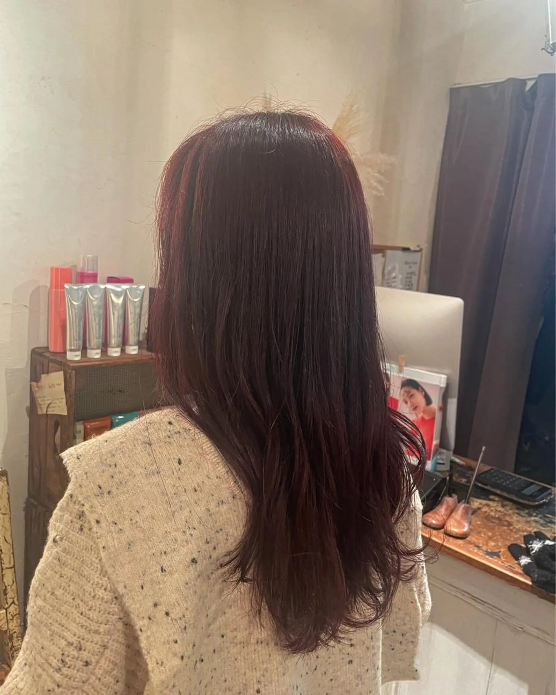カラー 岡田 神奈のヘアスタイル