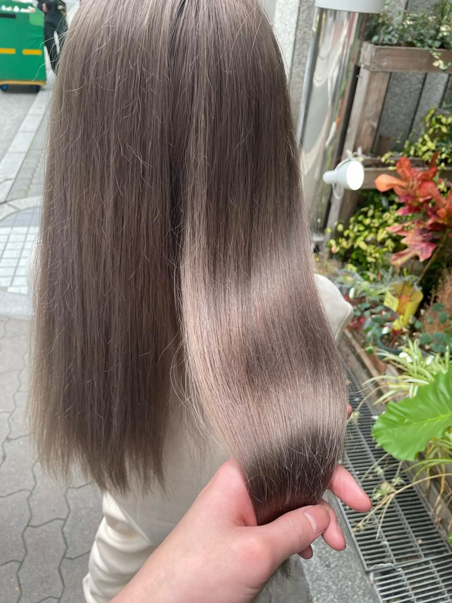 ロング カラー グレージュ ヘアカラー トリートメント 安田 蓮のヘアスタイル