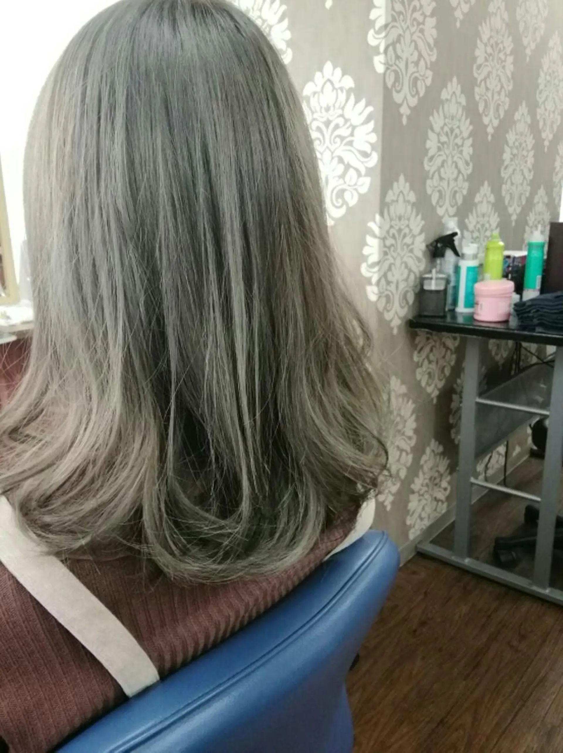 カラー アッシュ シルバー シルバーアッシュ カット ヘアカラー トリートメント Relaxation Saljuのヘアスタイル