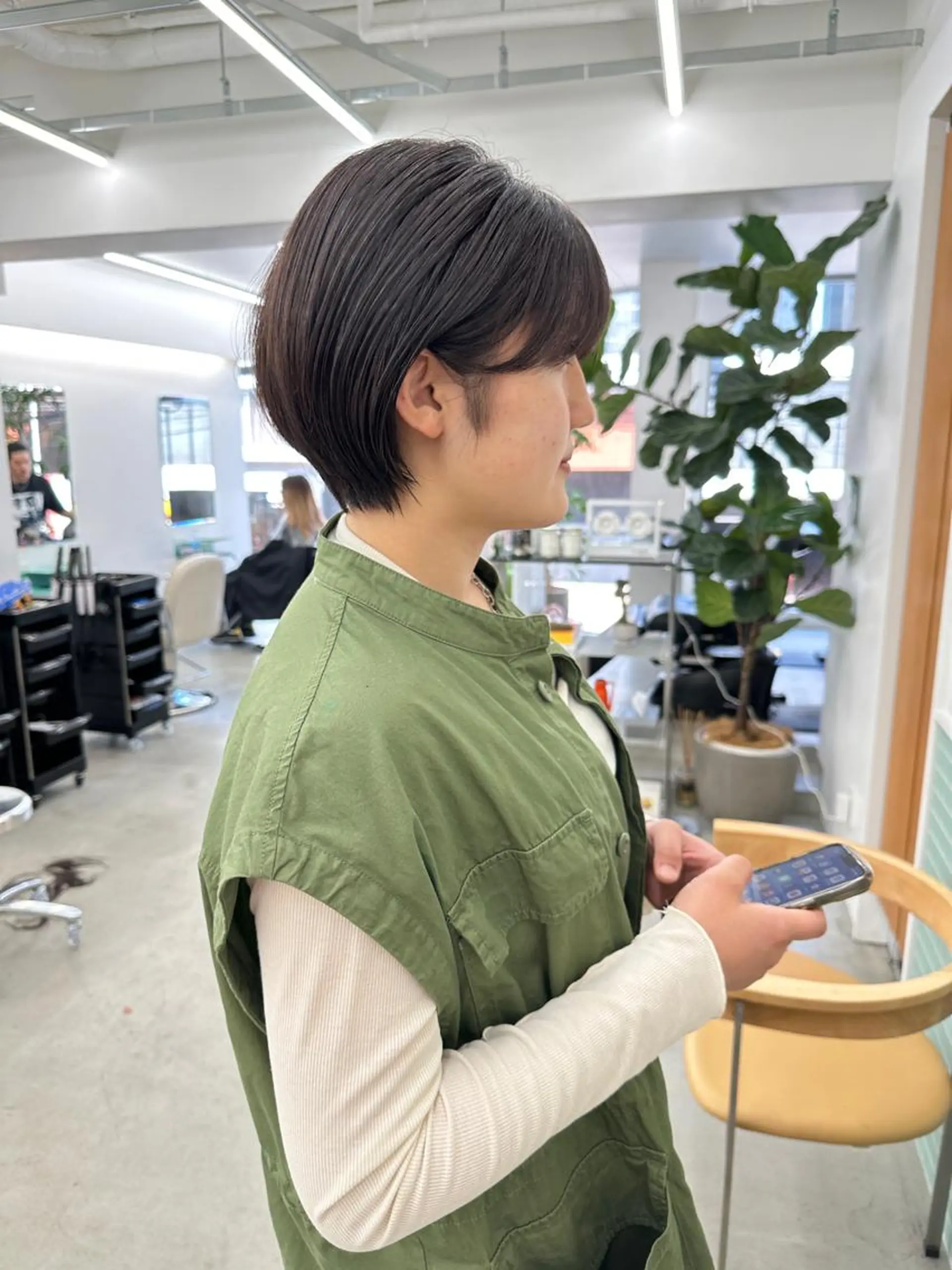 ショート カラー 透明感カラー グレージュ オリーブグレージュ オリーブグレー ショートヘア カット ヘアカラー トリートメント ボブ/レイヤー/ケア パーマ/リュウタのヘアスタイル