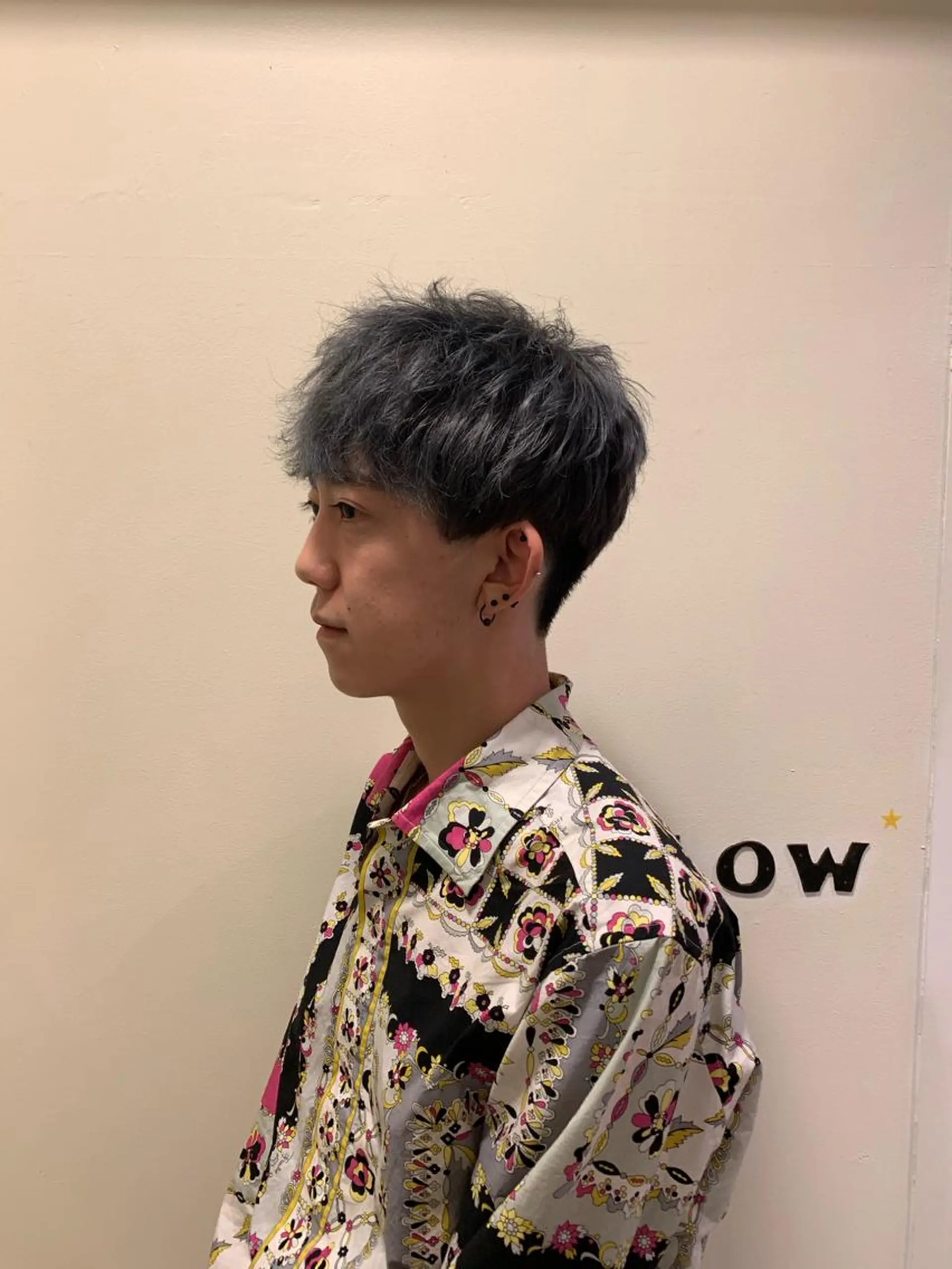 カラー メンズ メンズブリーチ ブリーチ シルバー カット FLOW所属・Shouei  のヘアスタイル