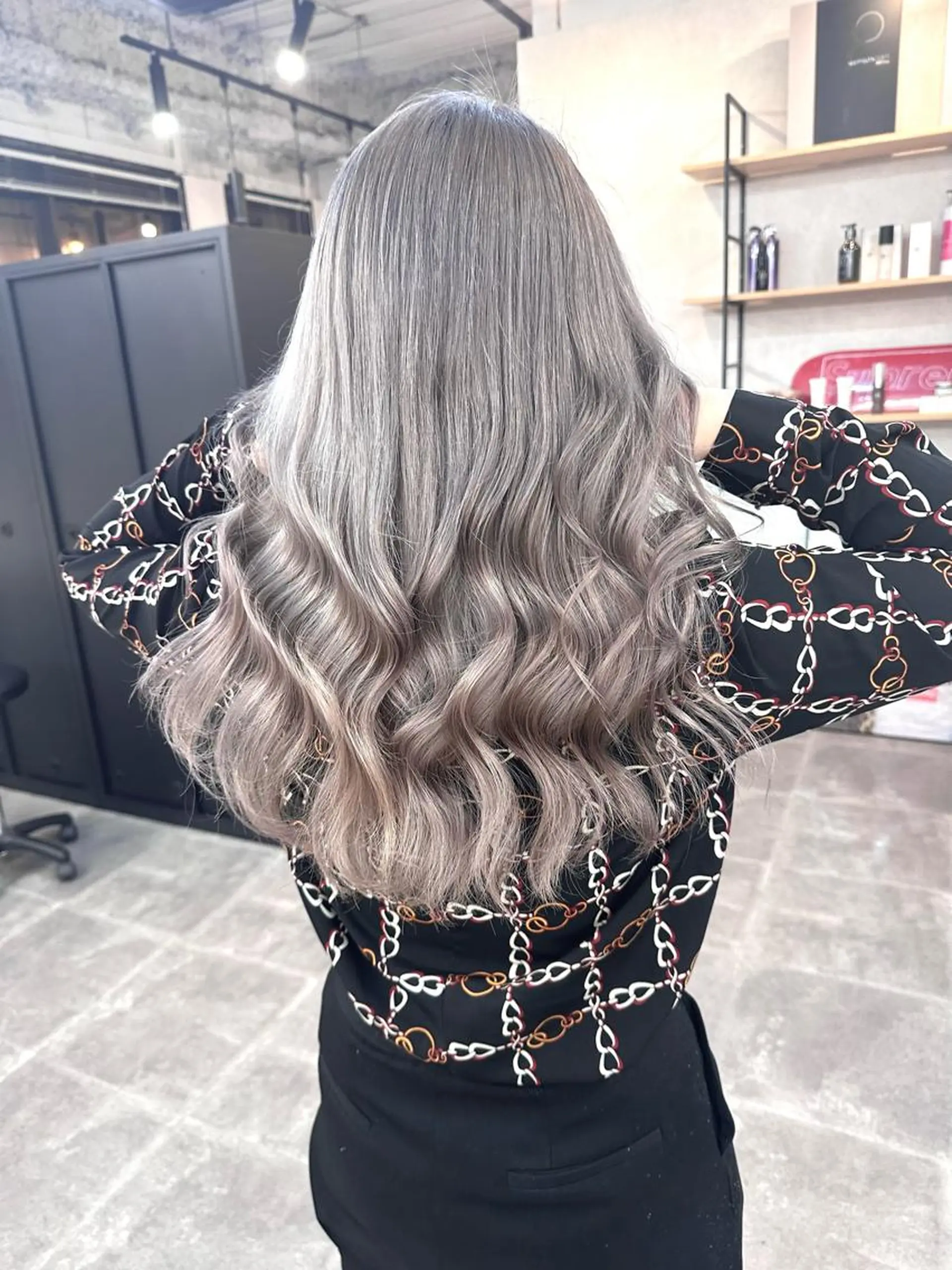 ミディアム カット ヘアカラー Aika 🖤のヘアスタイル