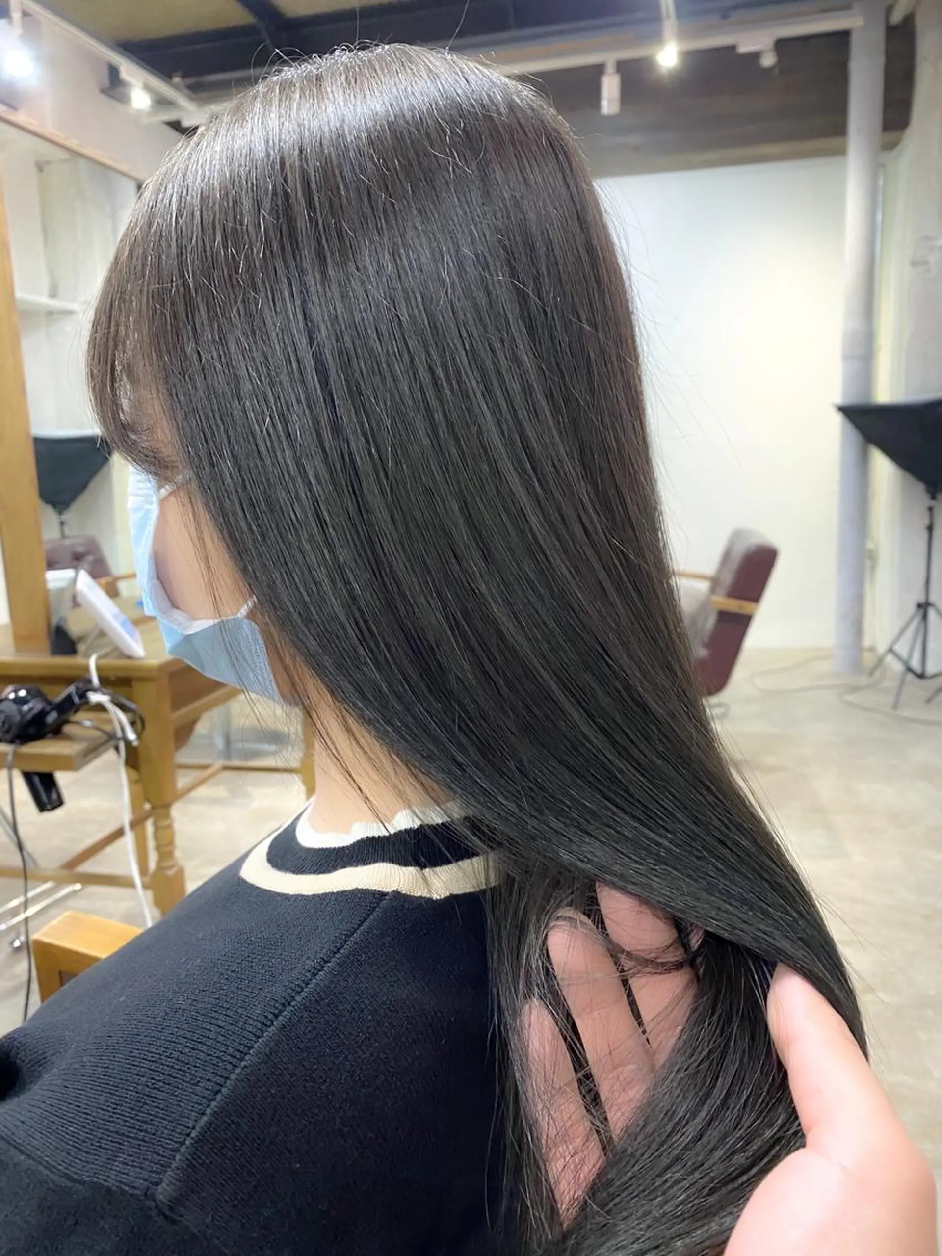 セミロング カラー ブリーチ グレージュ ブリーチなしカラー オリーブグレージュ オリーブグレー ヘアカラー ALLY（アリー）所属・ミニモお気に入り数 No.1宍戸雄弥のヘアスタイル