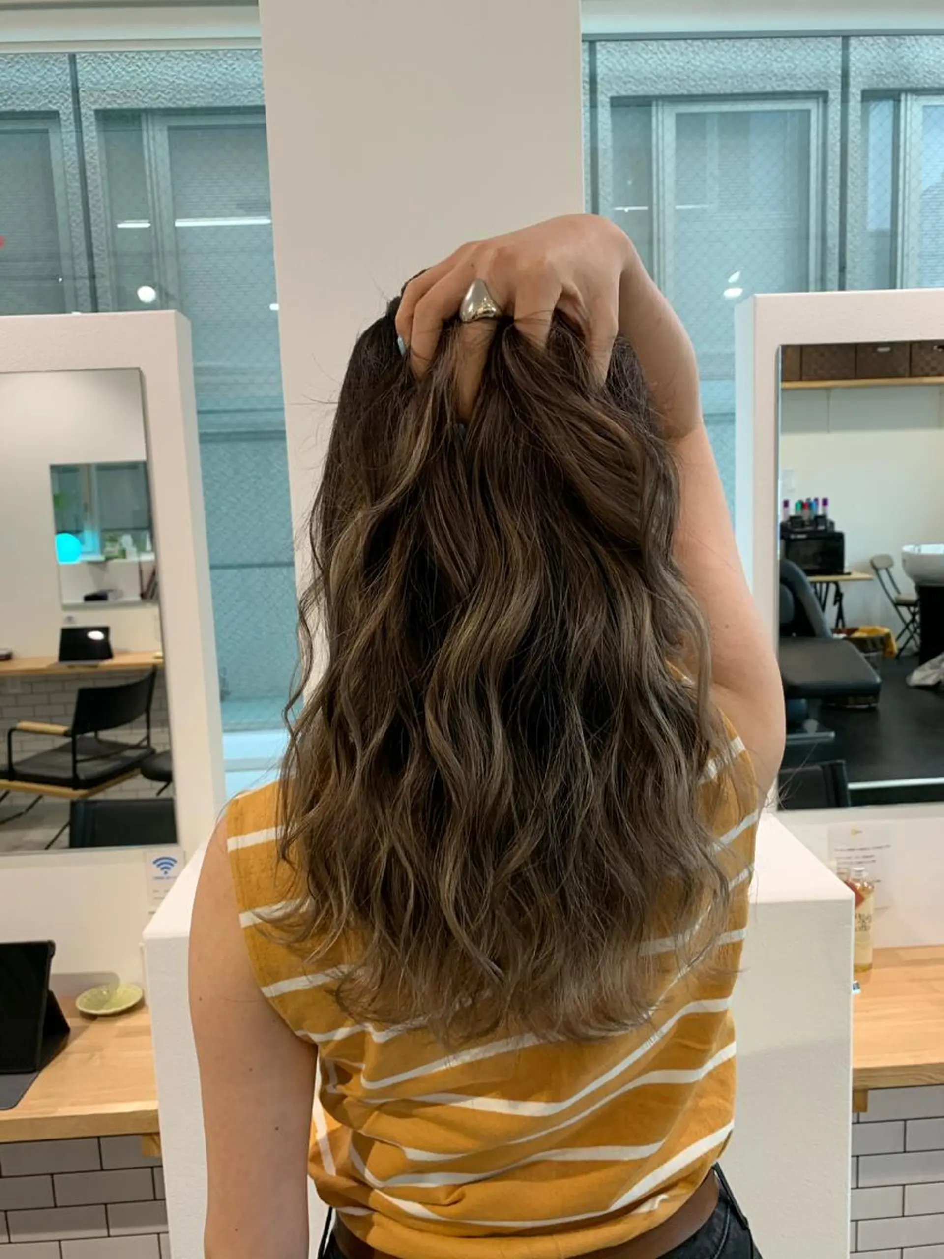 セミロング ヘアカラー 大人レイヤー ヨシミカズヤのヘアスタイル