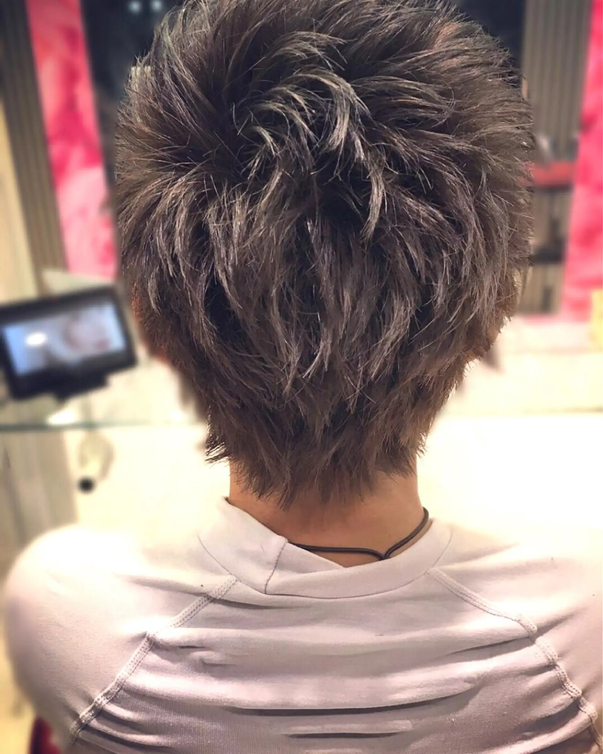 カラー ハイライトカラー i-Dear -studio Kobe-所属・横野 孝志のヘアスタイル