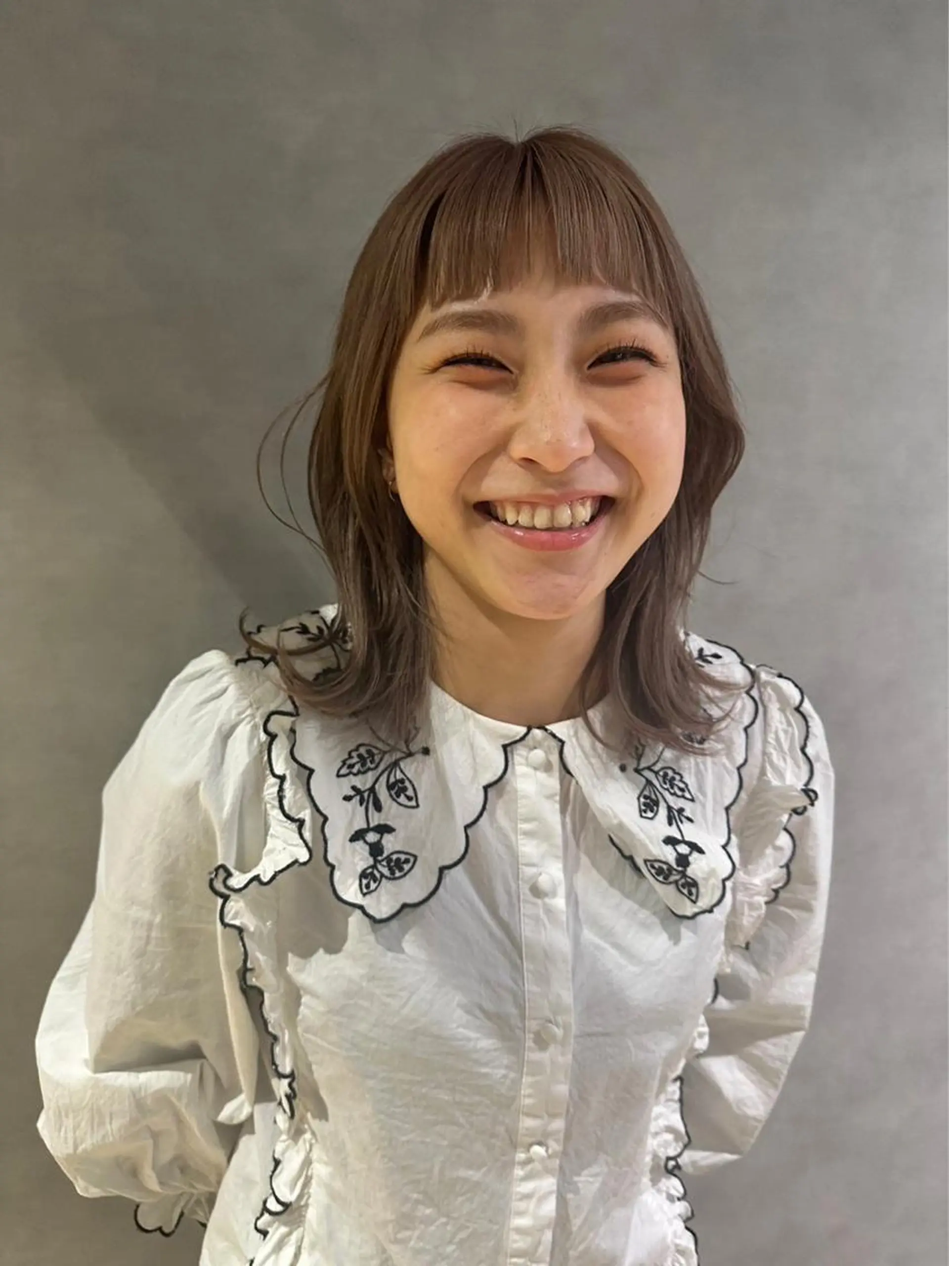 ミディアム 岸本 理希のヘアスタイル