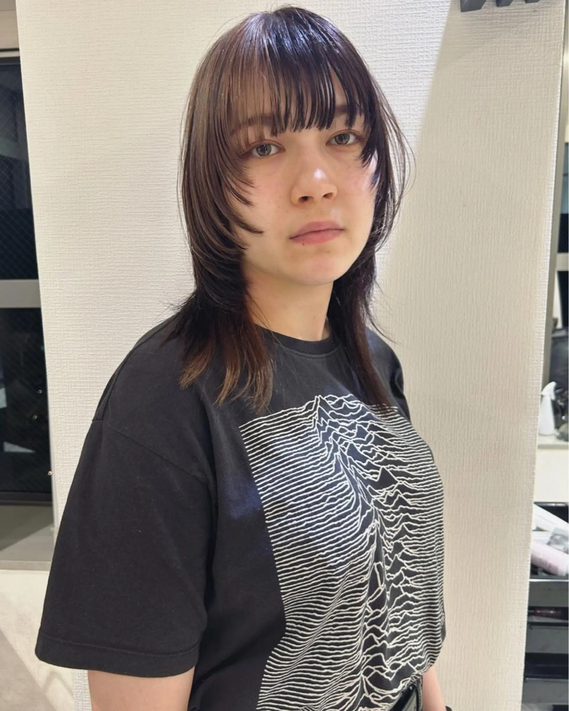セミロング カラー ブリーチ ケアブリーチ ウルフカット カット ヘアカラー トリートメント Loom.所属・村上雅人 ナチュラルモードのヘアスタイル