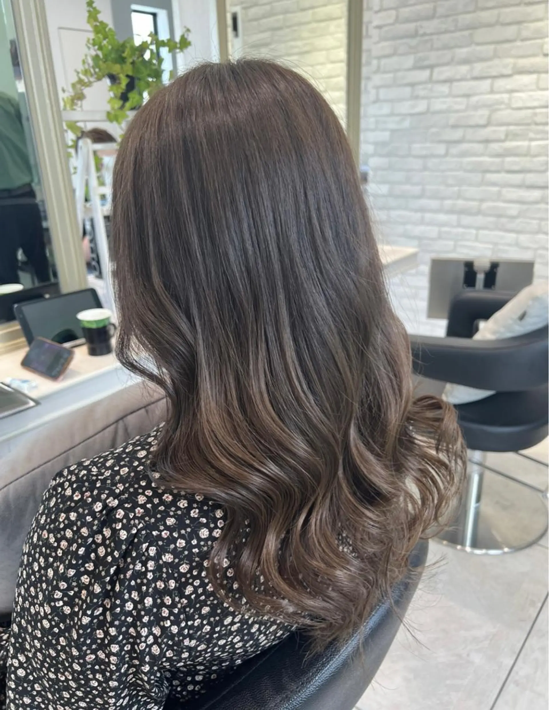 ロング カラー カット ヘアカラー トリートメント 岩本 菖のヘアスタイル