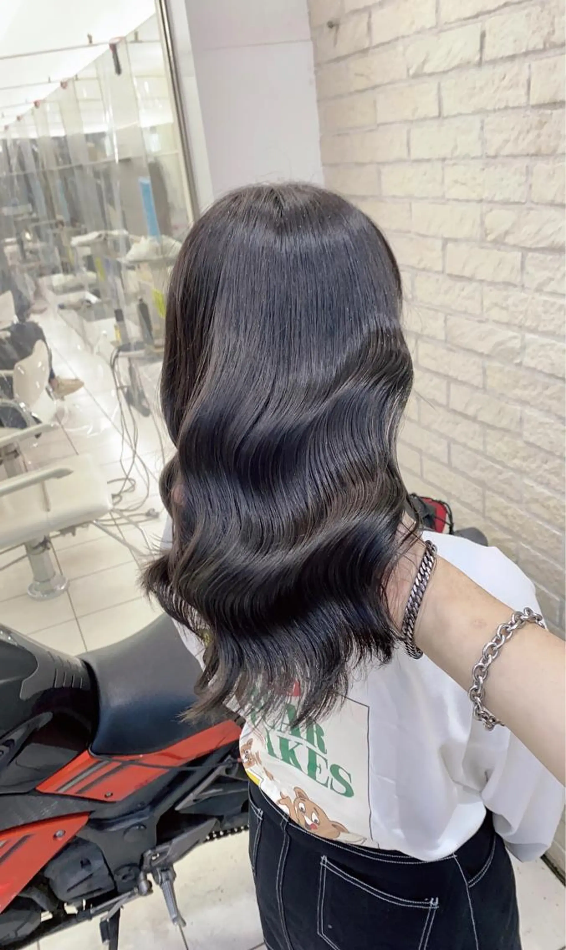 セミロング カラー セミロングパーマ ベージュカラー ブリーチ ブラウンカラー グレージュ ヘアカラー トリートメント 艶髪レイヤー屋さん 大澤竜馬のヘアスタイル