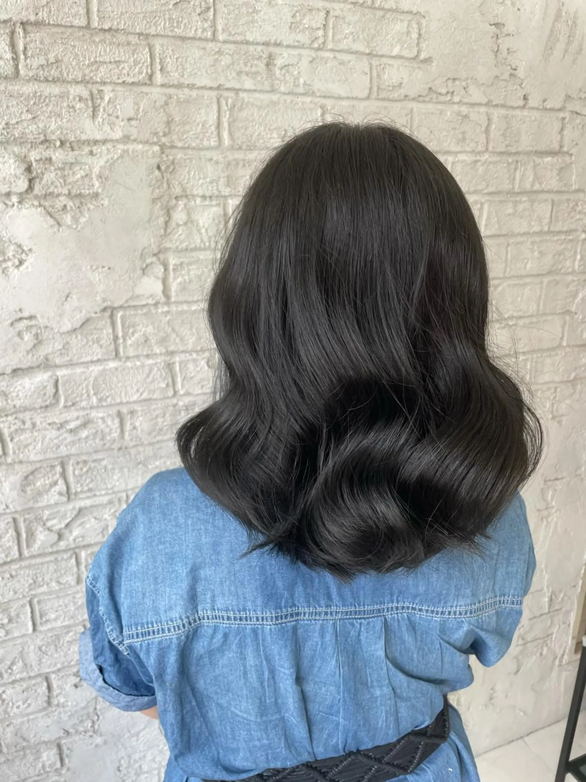 ミディアム カラー 黒髪 ブルーカラー ブルーブラック イルミナカラー ヨシンモリ ブリーチ特化 ハイトーンRYOYAのヘアスタイル