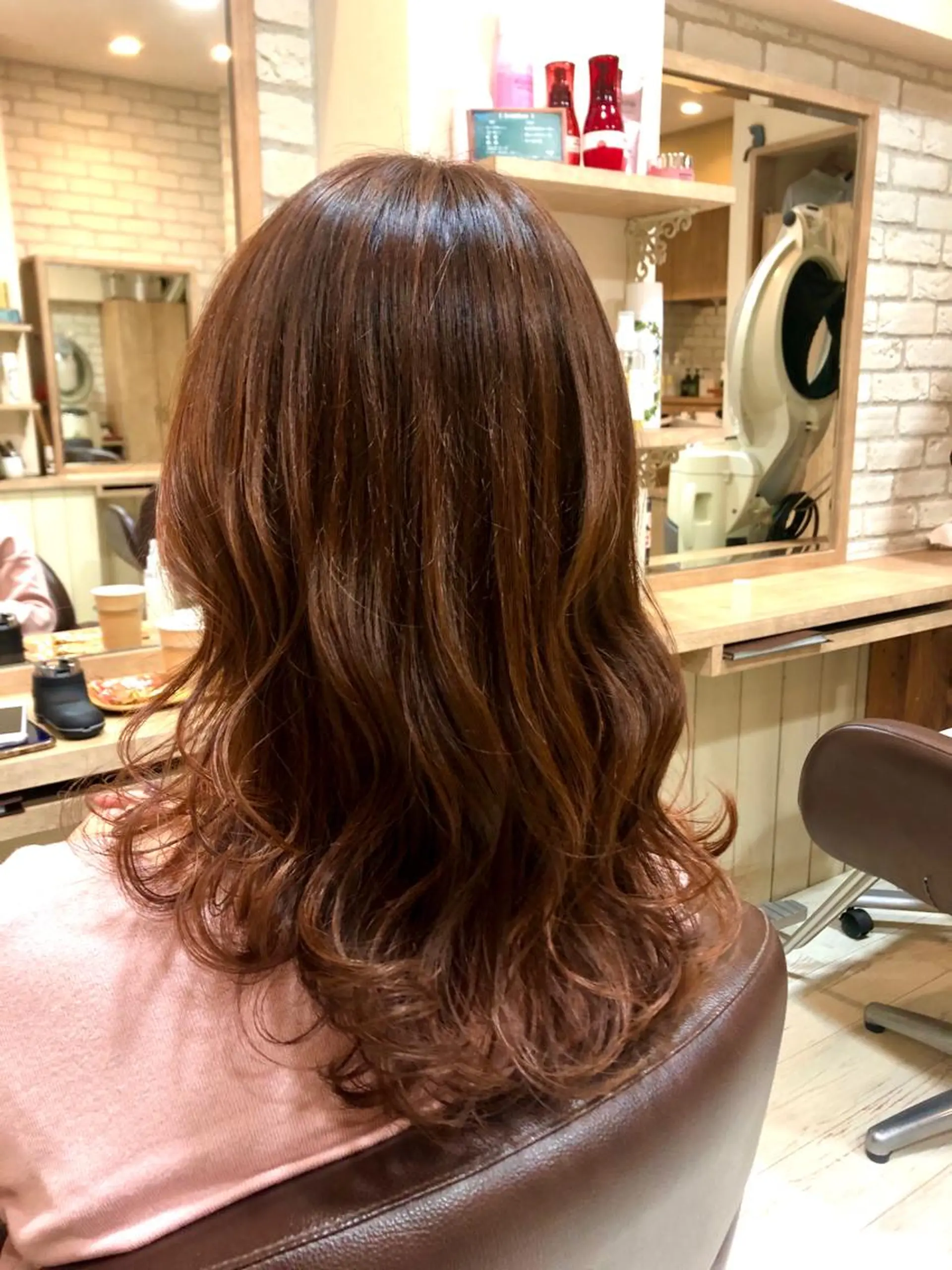 セミロング カラー オレンジ ピンクカラー 清水 有実子のヘアスタイル