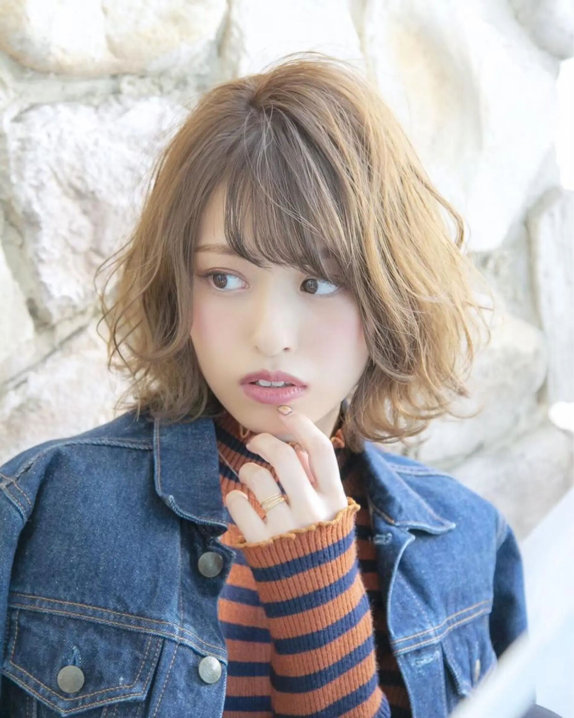 ミディアム salowin 原宿 aroa所属・韓国／ハッシュカット ／透明感カラー／金野のヘアスタイル