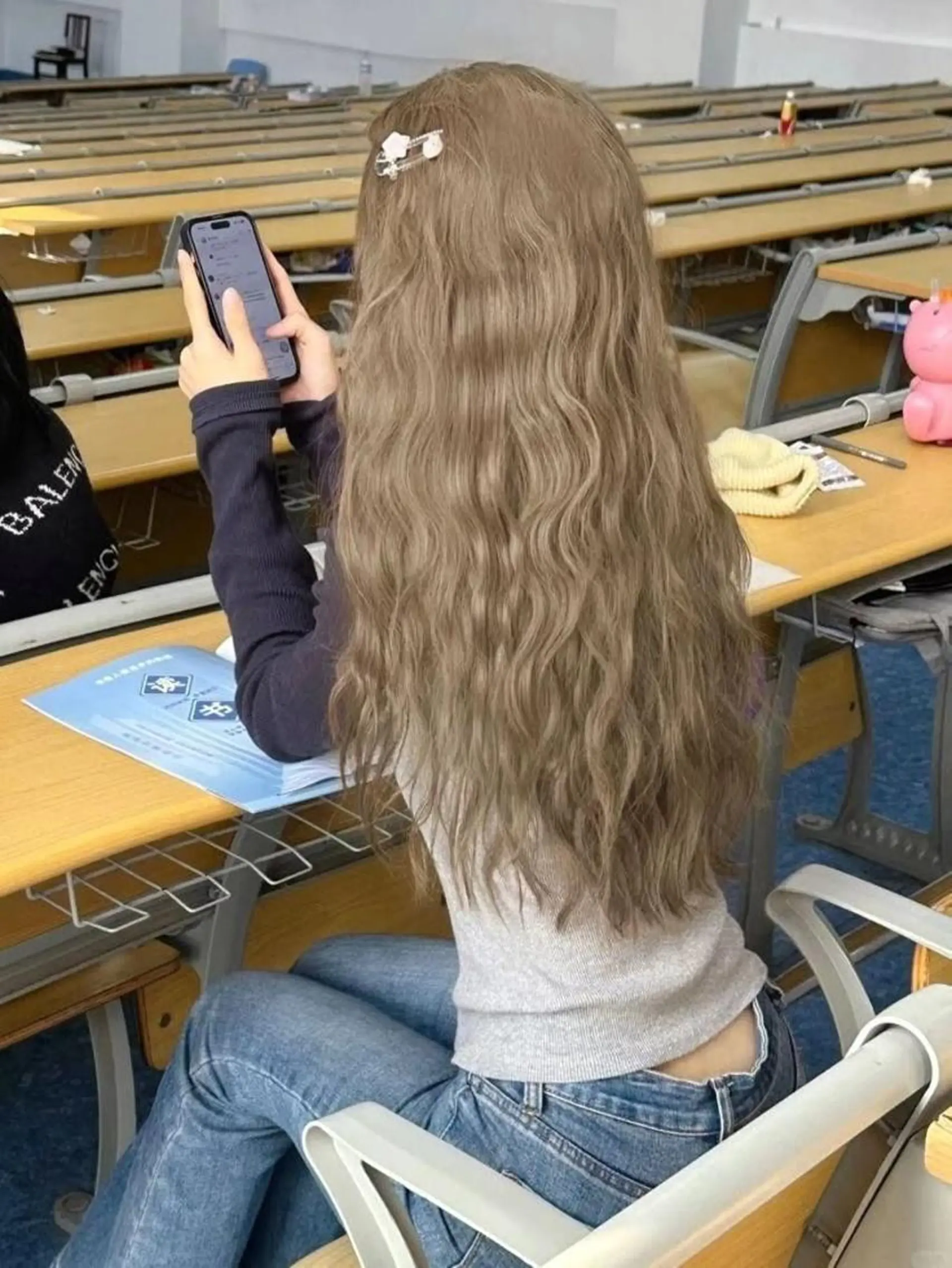 カラー 🫧トレンド艶髪🫧 グレージュカラー🫧のヘアスタイル