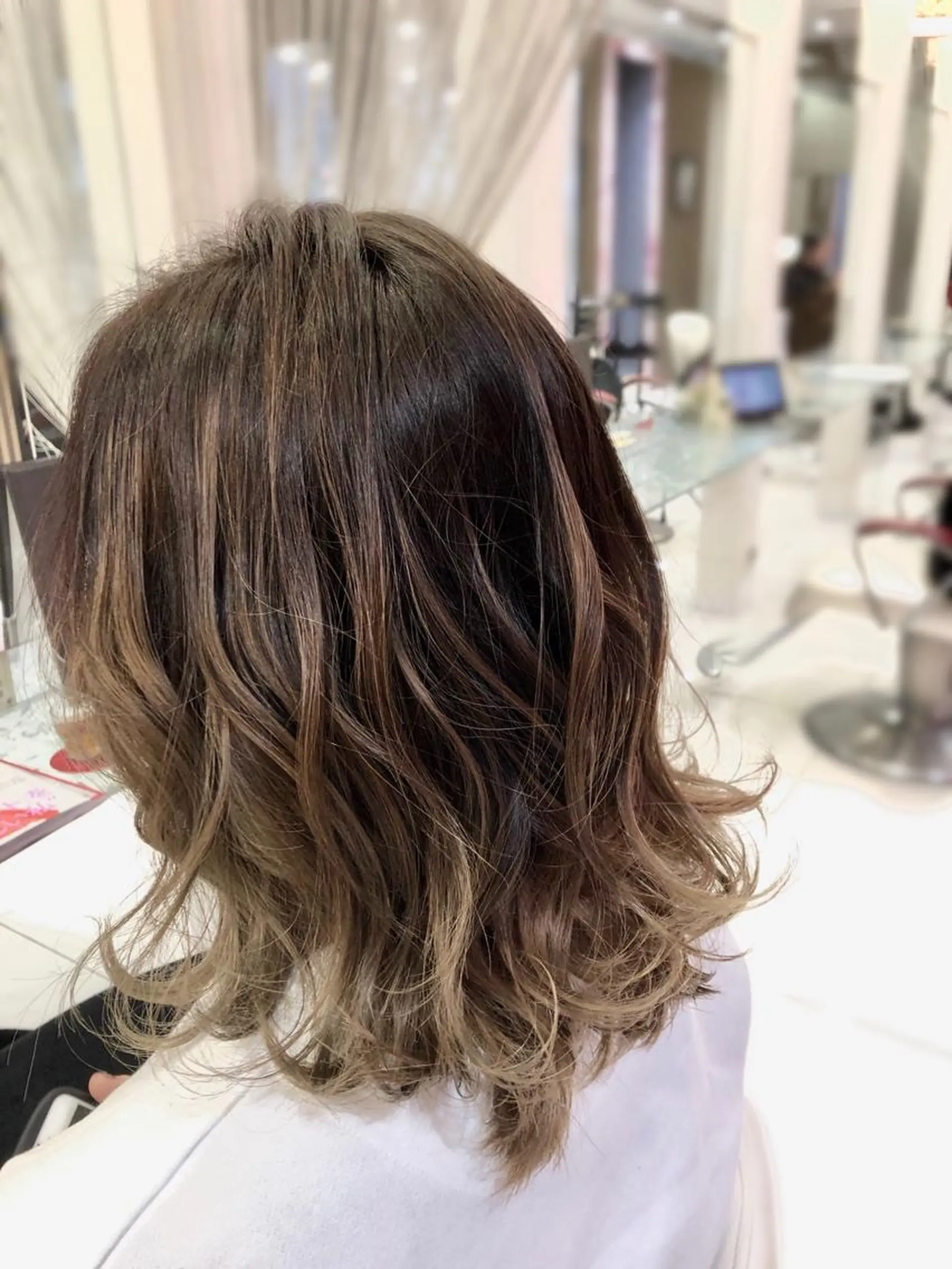 ミディアム レイヤーカット i-Dear -studio Kobe-所属・横野 孝志のヘアスタイル