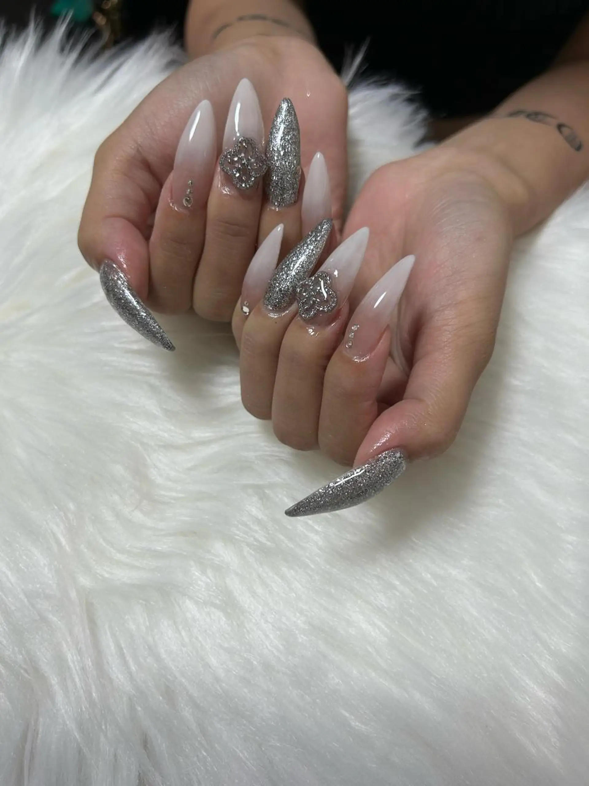 ネイル 長さ出し グラデーション ロングネイル シルバー Lala nailのネイルデザイン