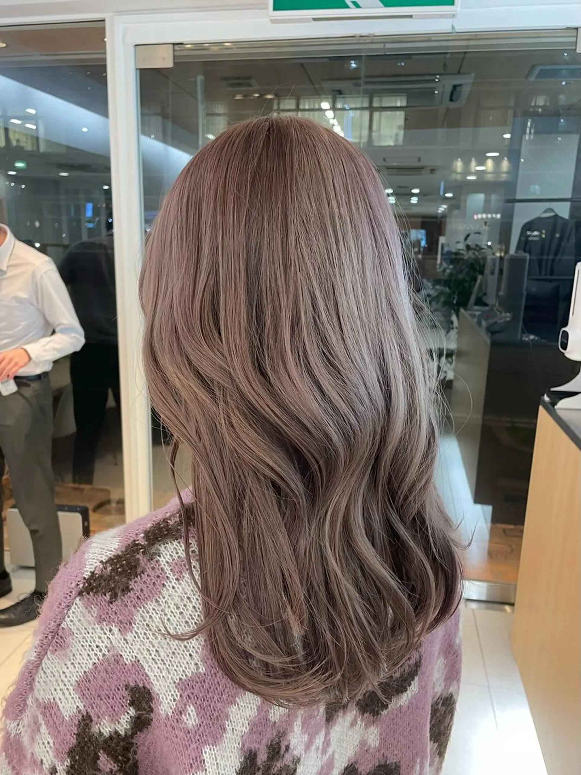 ロング ヘアカラー nuu 栄所属・🧸SAKI🎀 韓国レイヤーのヘアスタイル