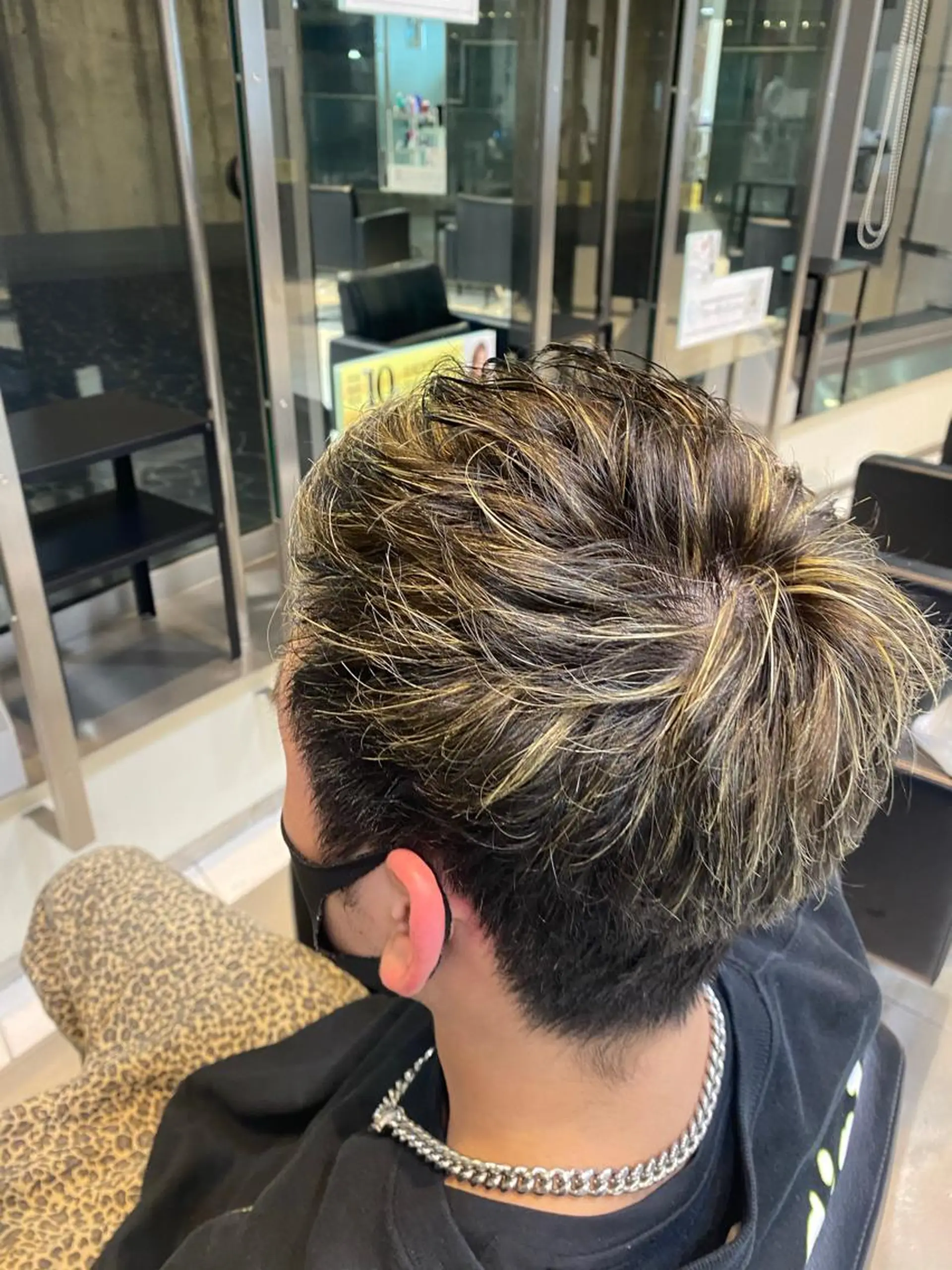 ショート カラー ブリーチ ハイライトカラー ハイライト tetote天王寺店所属・SHOTA 大人ショートのヘアスタイル
