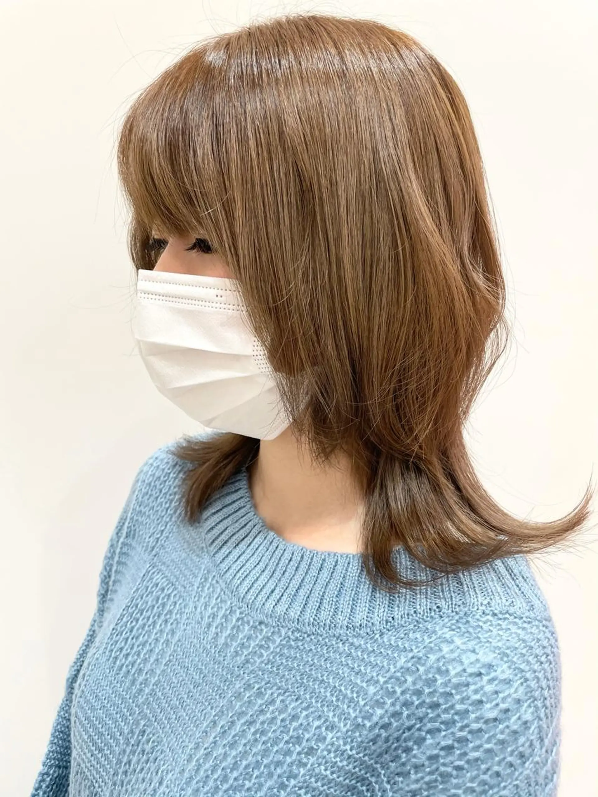 ミディアム カラー ベージュカラー ブリーチ ミルクティーベージュ ハッシュカット レイヤー池袋のヘアスタイル